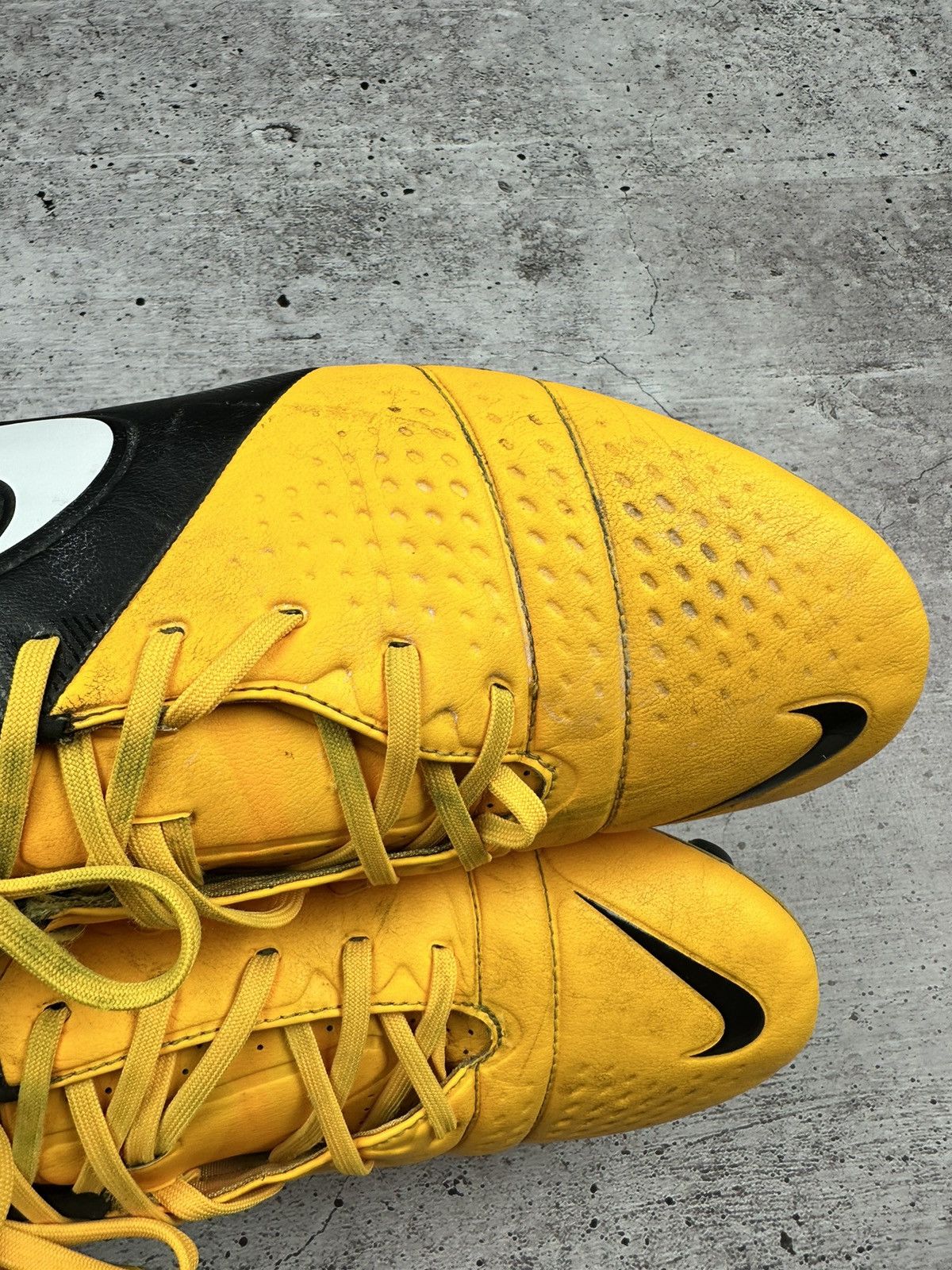 Nike 2012 Nike CTR 360 Maestro Vintage Soccer Boots Size US 13 / EU 46 - 18 Thumbnail