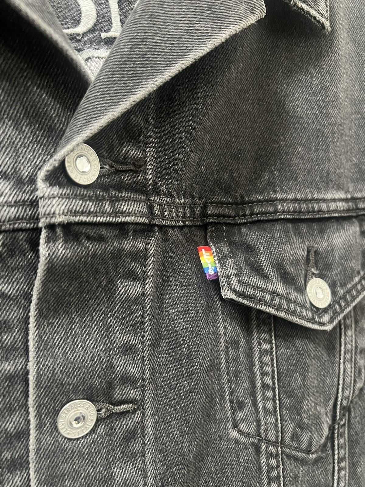Levi's Levis’s Limited Edition “Radical Love” Denim Jacket Size US L / EU 52-54 / 3 - 3 Thumbnail