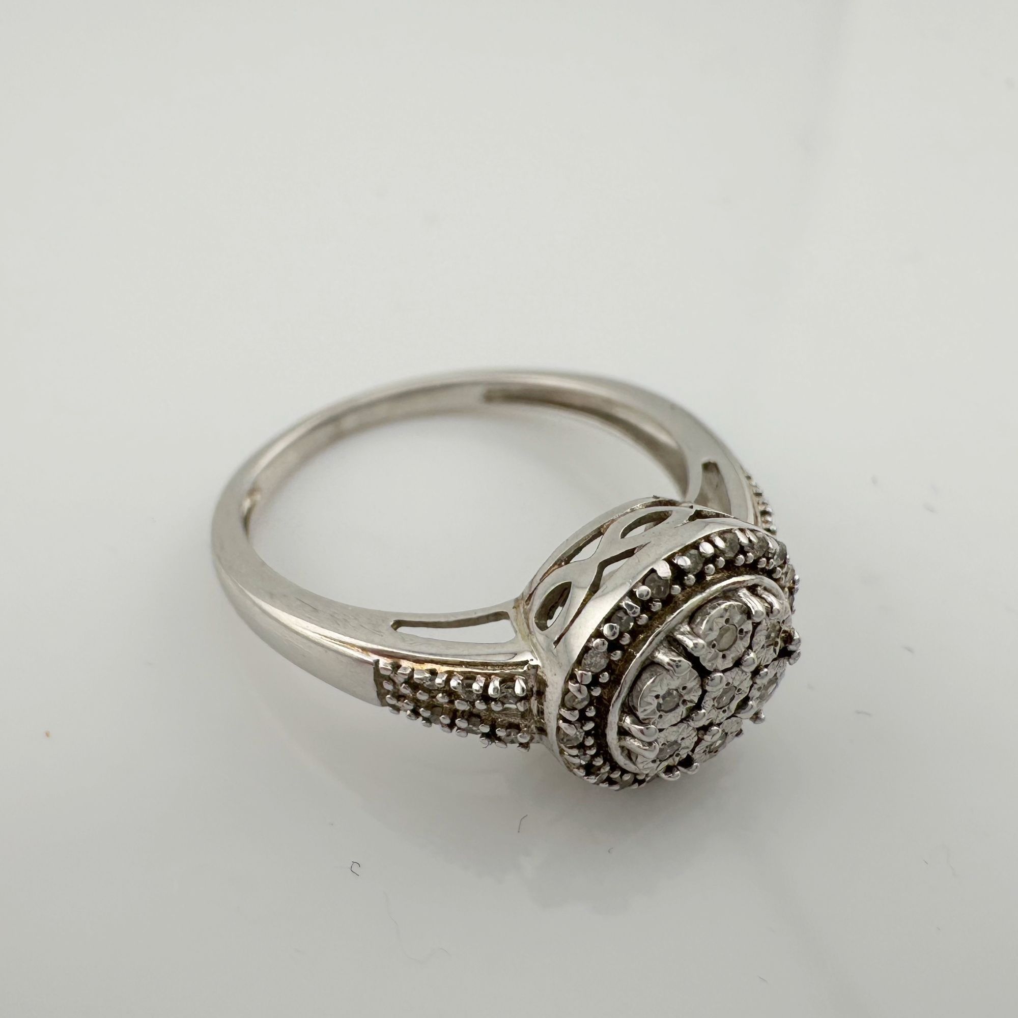 Other Pretty Round Natural Diamond Ring Size 7 Size ONE SIZE - 8 Thumbnail
