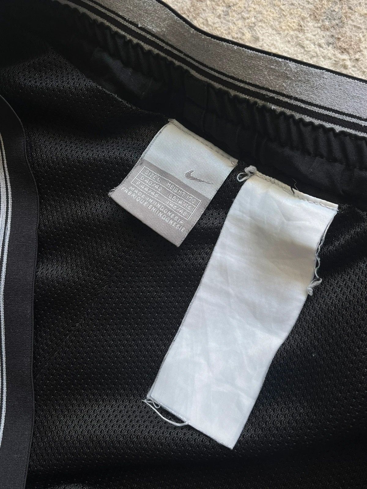 Nike Nike 2006 L Track Pants Black White Rare Made in Indonesia Size 28" / US 6 / IT 42 - 3 Thumbnail