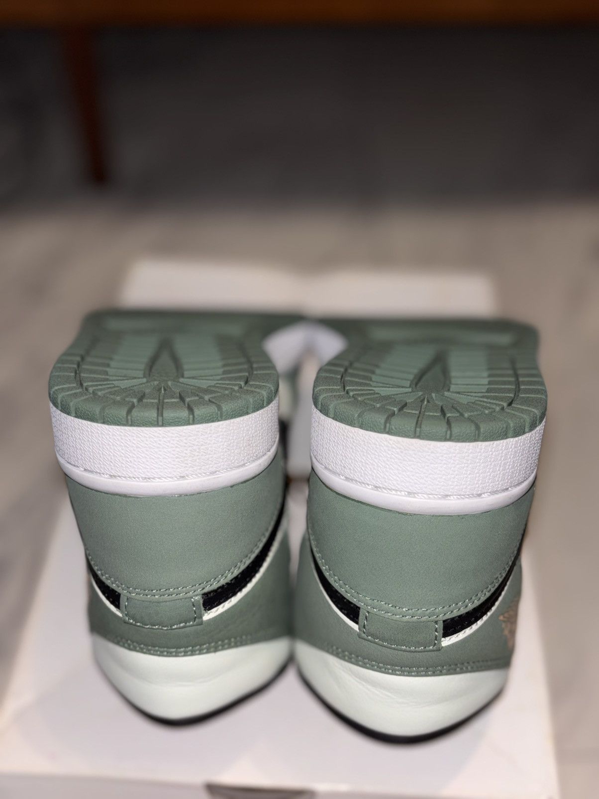 Jordan Brand WMNS Jordan 1 Mid SE Dutch Green Size US 6 / IT 36 - 7 Thumbnail