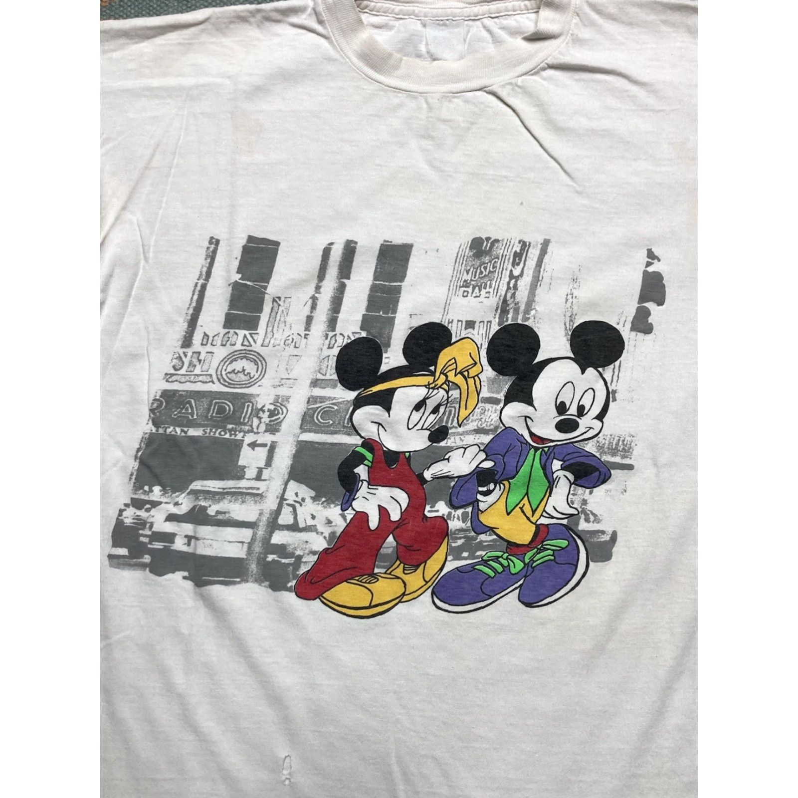Disney VINTAGE 90s Disney graphic T-Shirt Mickey Minnie Mouse cartoon downtown large Men L White, 90s, Disney, Crew Neck, T-Shirt? Size US L / EU 52-54 / 3 - 2 Thumbnail