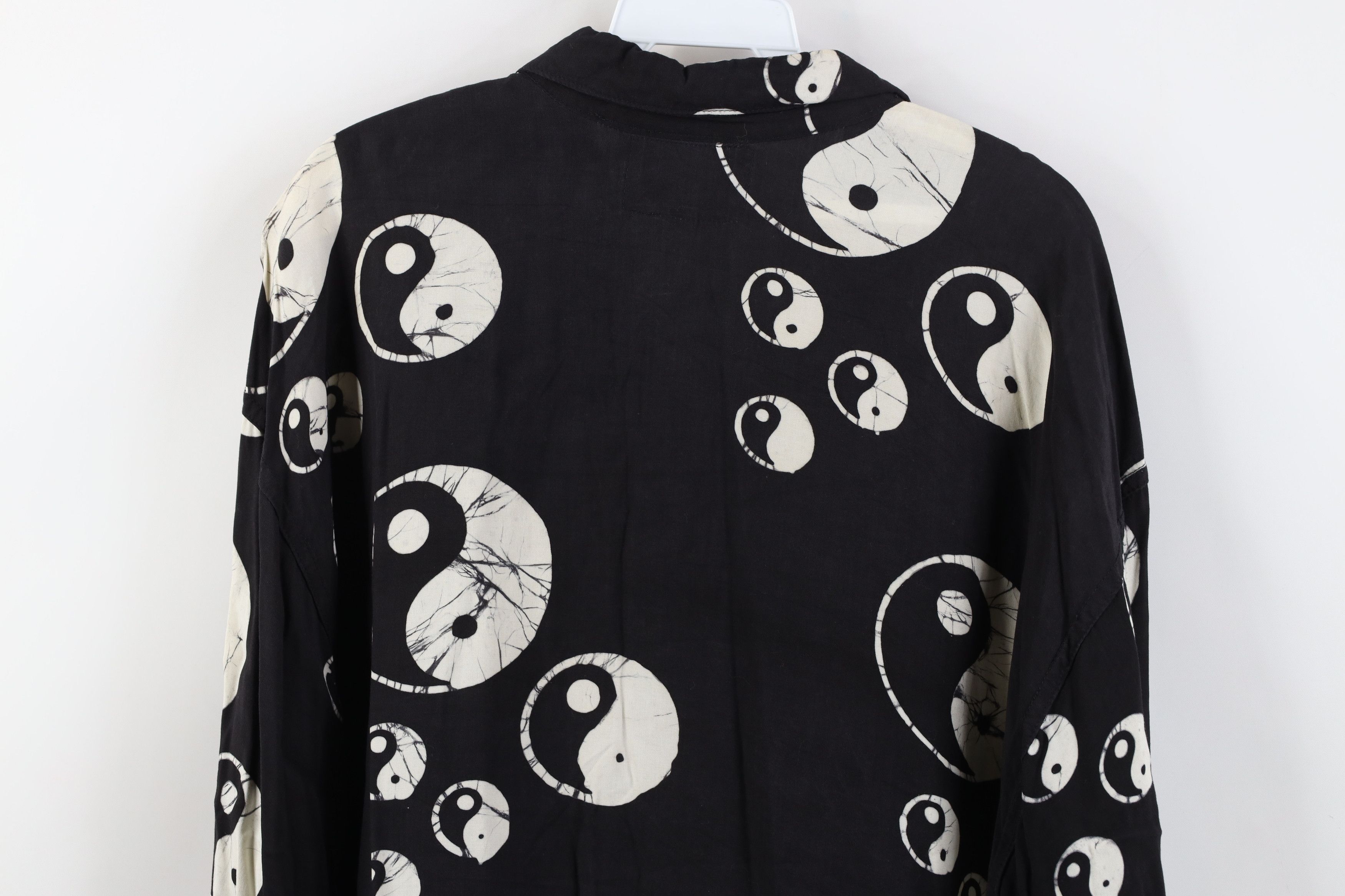 Vintage Vintage 90s Streetwear Rayon Gabardine Yin Yang Button Shirt Size US L / EU 52-54 / 3 - 13 Thumbnail