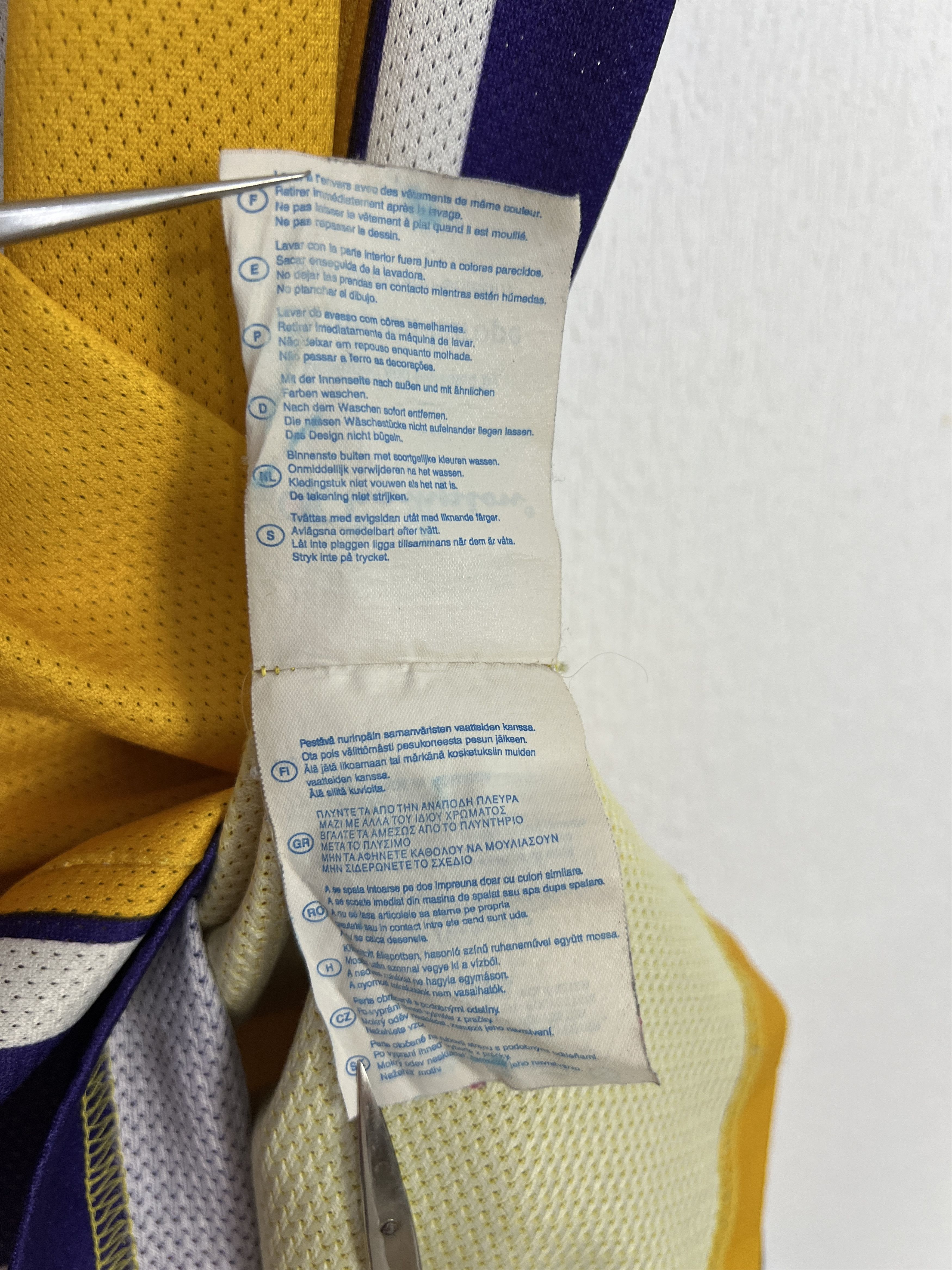Champion Vintage 90's Champion Los Angeles Lakers #24 Bryant Jersey Size US L / EU 52-54 / 3 - 13 Thumbnail