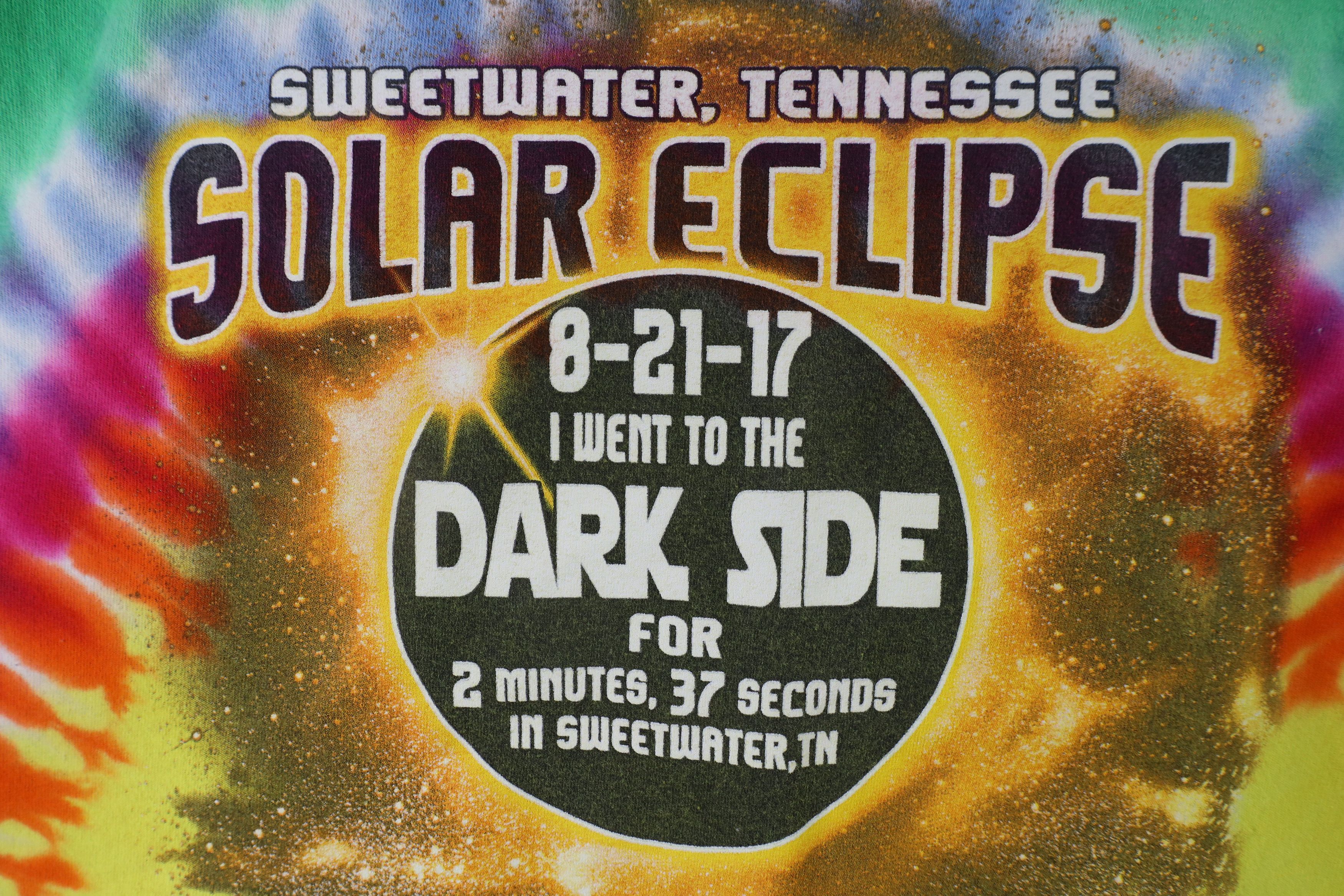 Vintage Vintage Y2K Tie Dye 2017 Solar Eclipse Tennessee T-Shirt Size US XXL / EU 58 / 5 - 8 Thumbnail