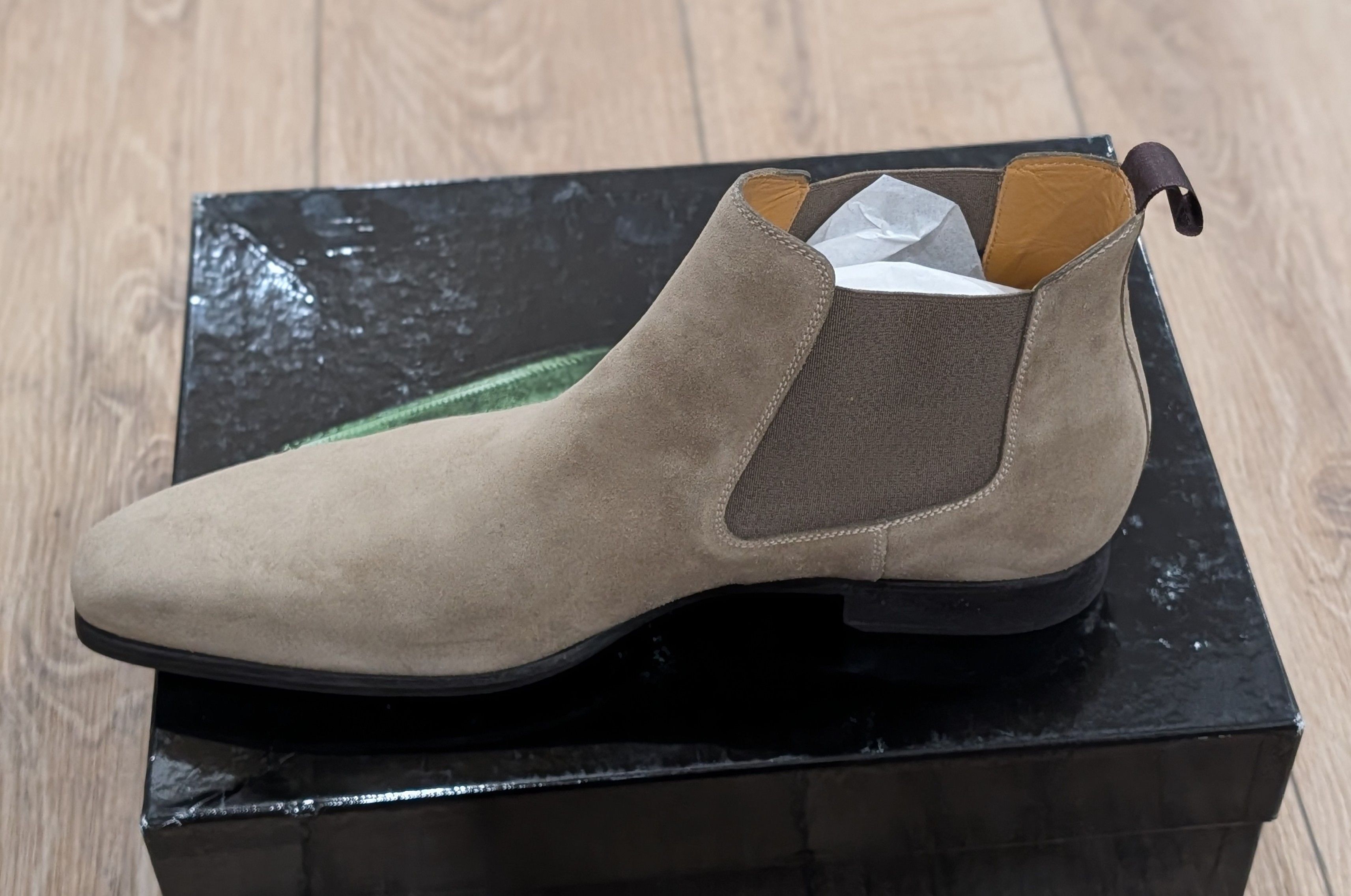 Magnanni Magnanni "Shaw" Suede Chelsea Boots Taupe US 11 Size US 11 / EU 44 - 4 Thumbnail