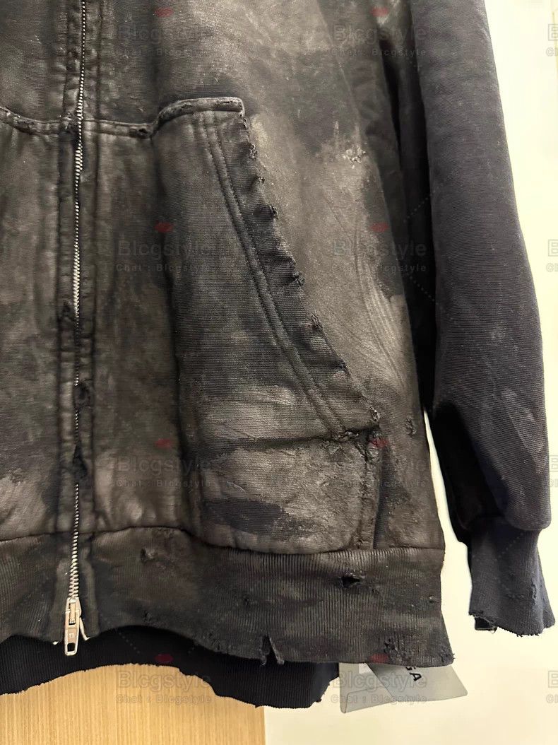 Balenciaga Balenciaga Tape Distressed Worn Dirty Zip-Up Hoodie Size US S / EU 44-46 / 1 - 3 Thumbnail