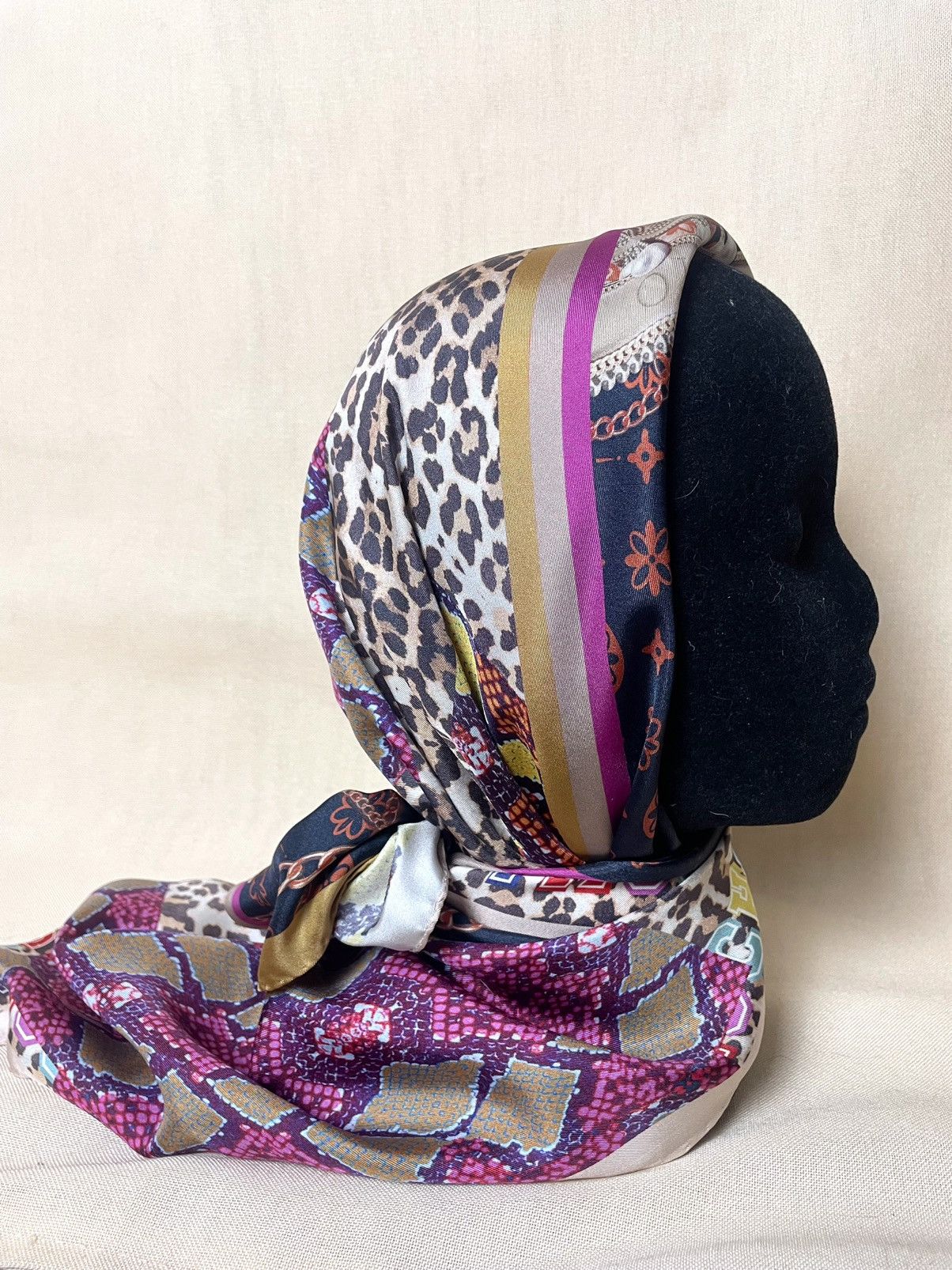 Vintage Mucho Gusto multicolour dog snakes leopard print silk scarf Size ONE SIZE - 19 Thumbnail