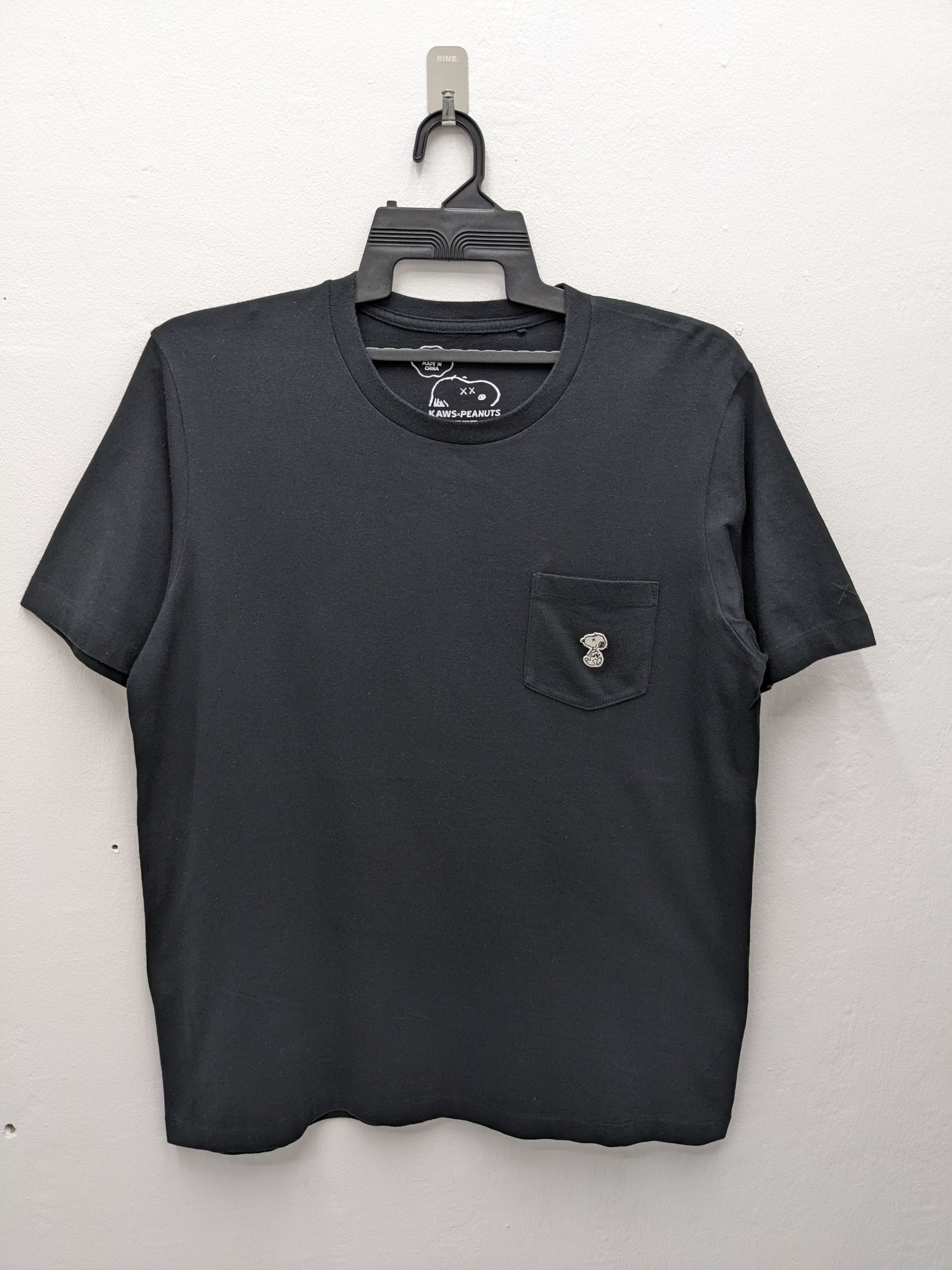 Kaws × Peanuts KAWS X PEANUTS X JAPANESE BRAND UNIQLO TSHIRT Size US XL / EU 56 / 4 - 2 Thumbnail