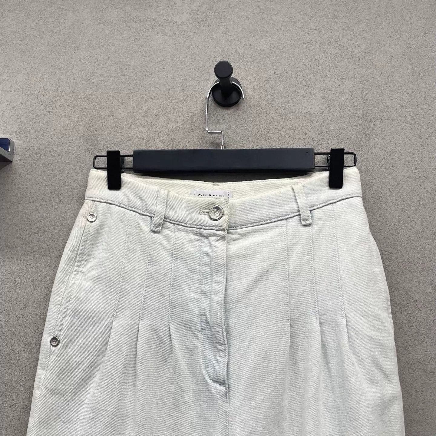 Chanel Chanel White Straight-Leg Jeans 36 Crisp Clean Stiff Size 26" / US 2 / IT 38 - 4 Thumbnail