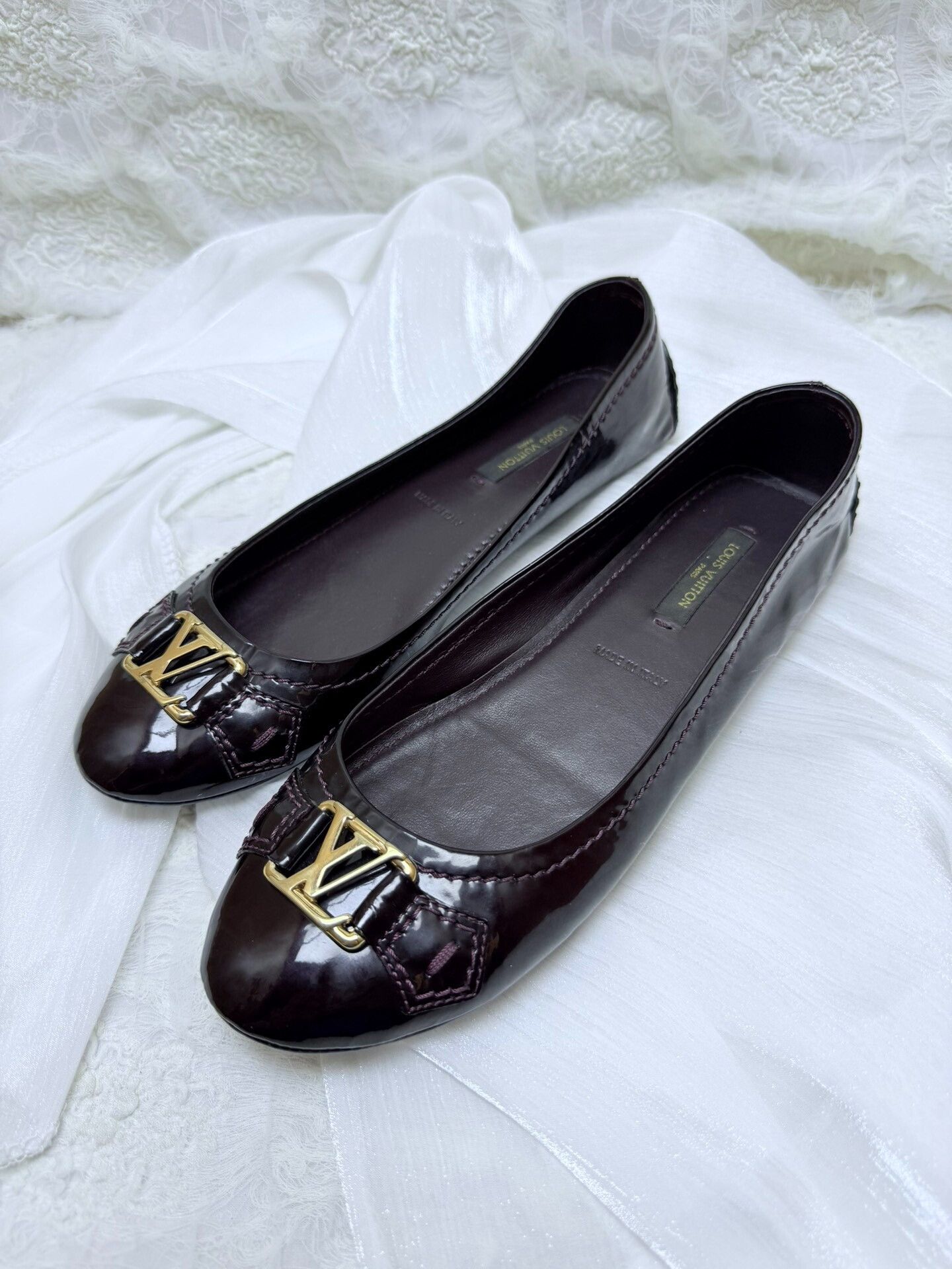 Louis Vuitton Louis Vuitton Patent Red Lowtop Sneakers us_6 Women Size US 6 / IT 36 - 1 Thumbnail