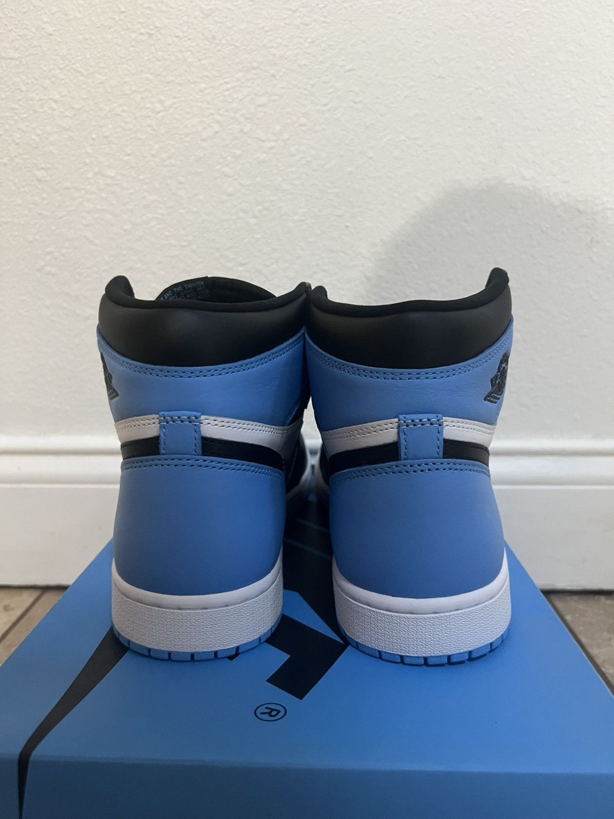 Jordan Brand Jordan 1 Retro “Unc Toe” Size US 10 / EU 43 - 4 Thumbnail