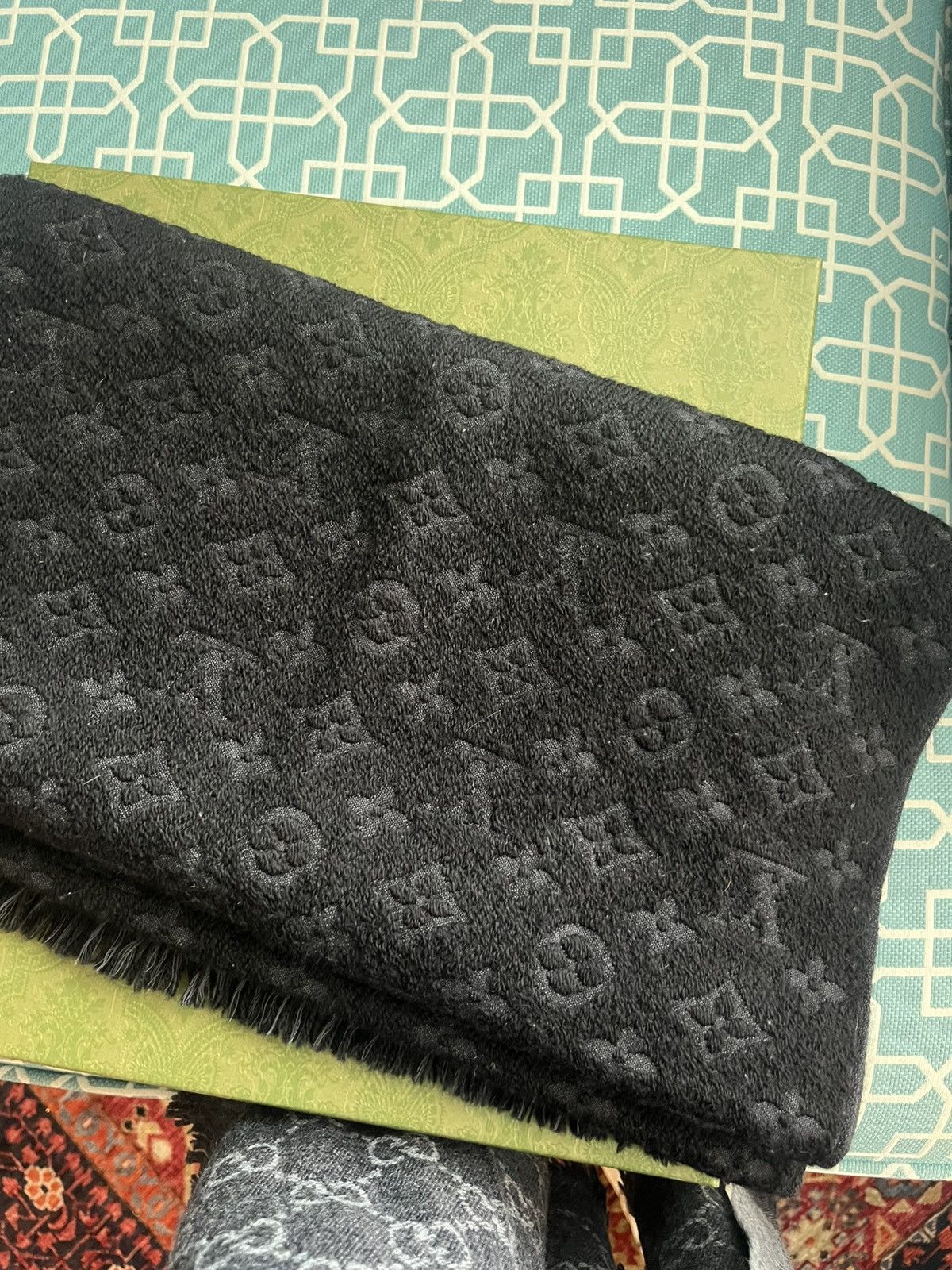 Louis Vuitton Louis Vuitton Monogram Classic Scarf Size ONE SIZE - 3 Thumbnail