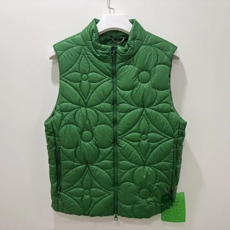 Louis Vuitton Louis Vuitton Men's Green Nylon Puffer Vest 0089 Size US L / EU 52-54 / 3 - 1 Thumbnail
