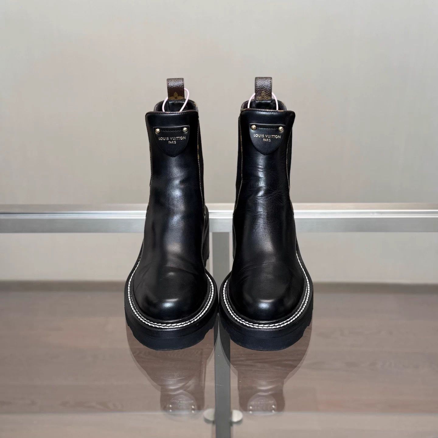 Louis Vuitton LV Monogram handle Chelsea boots women's 36 Size US 5 / IT 35 - 2 Thumbnail
