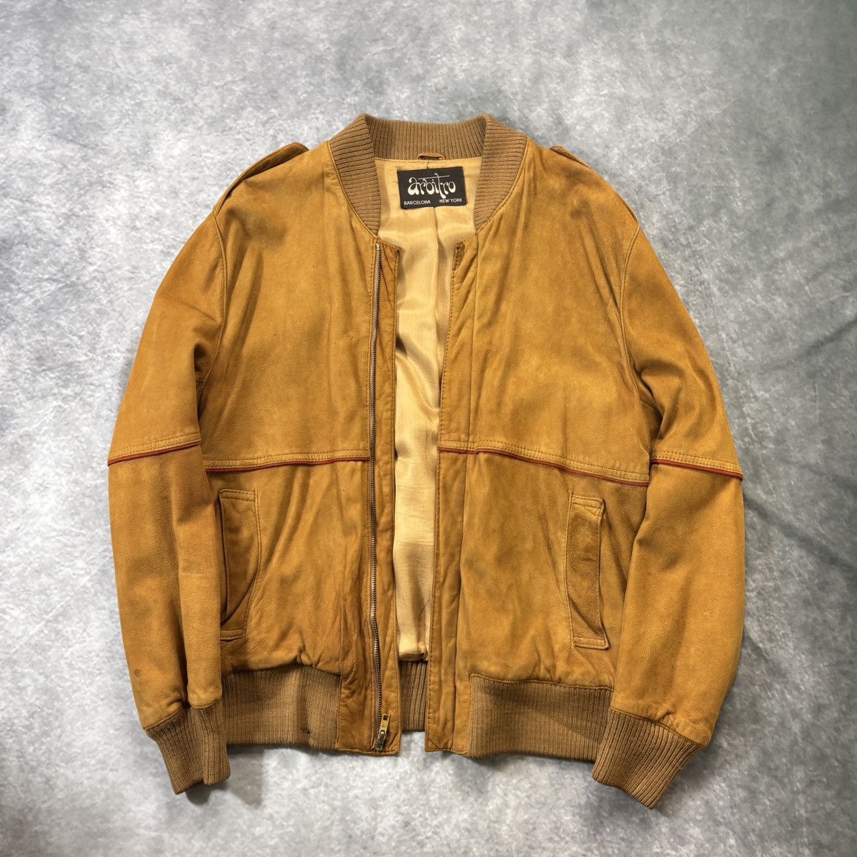 Other × Vintage 1970s Suede Bomber Jacket 70s Vintage Spanish Wheat Brown S Size US S / EU 44-46 / 1 - 14 Thumbnail