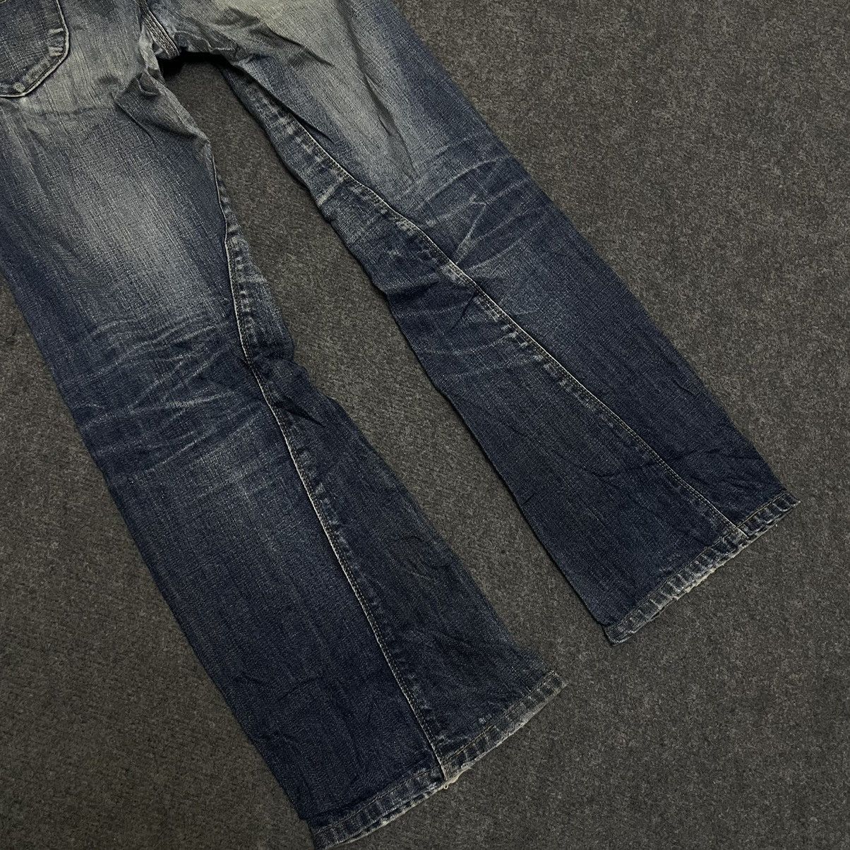 Lee × Vintage Vintage Union Made by Lee Crazy Fades Flare Jeans Size US 29 - 8 Thumbnail
