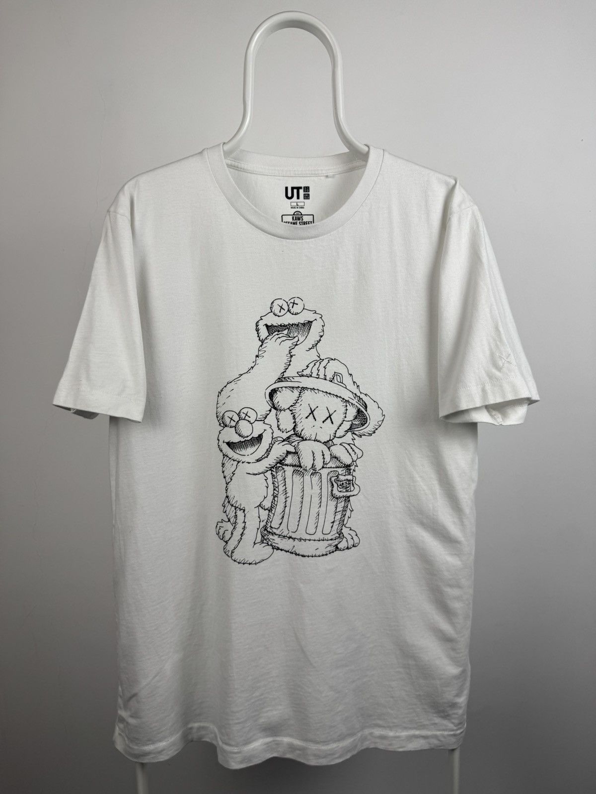 Uniqlo Uniqlo x Kaws Sesame Street Big Logo Tee Size US L / EU 52-54 / 3 - 1 Thumbnail