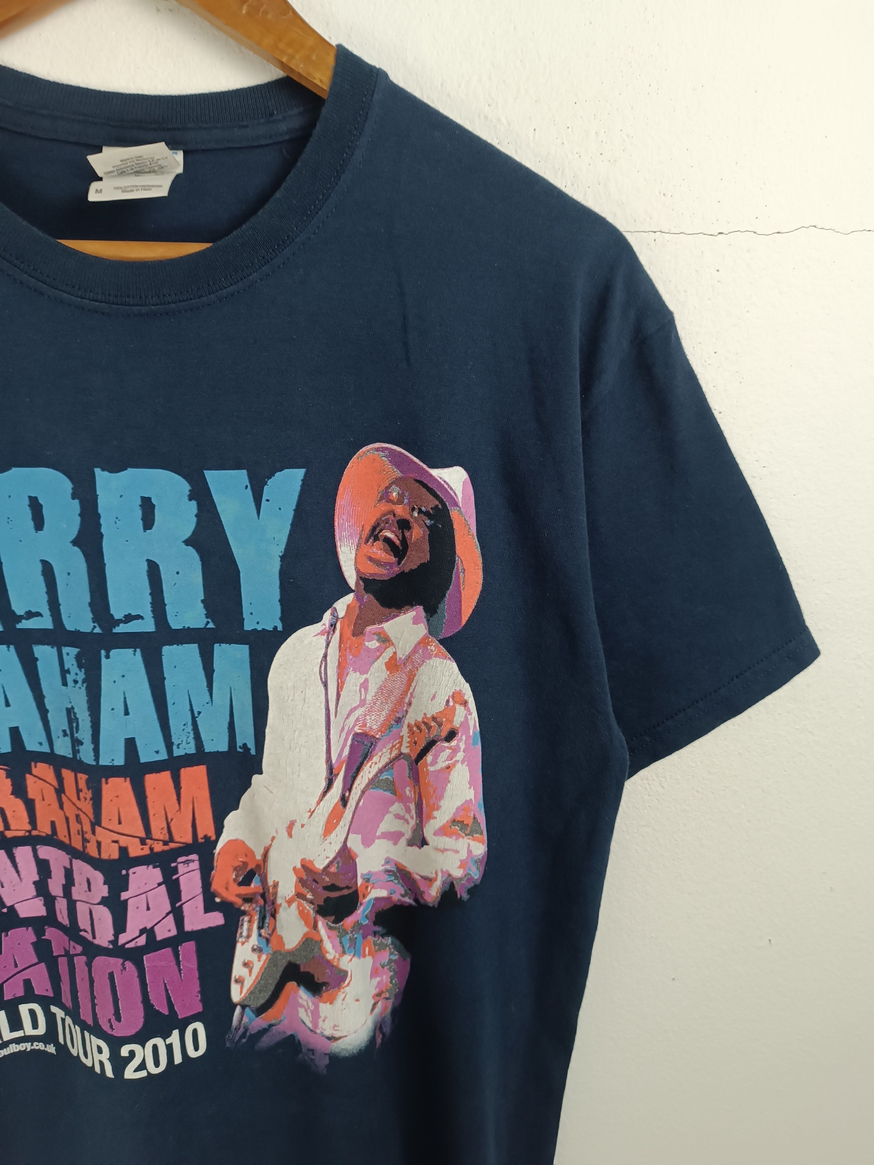 Band Tees VINTAGE 2010 LARRY GRAHAM WORLD TOUR SOUL FUNK aretha prince Size US M / EU 48-50 / 2 - 6 Thumbnail