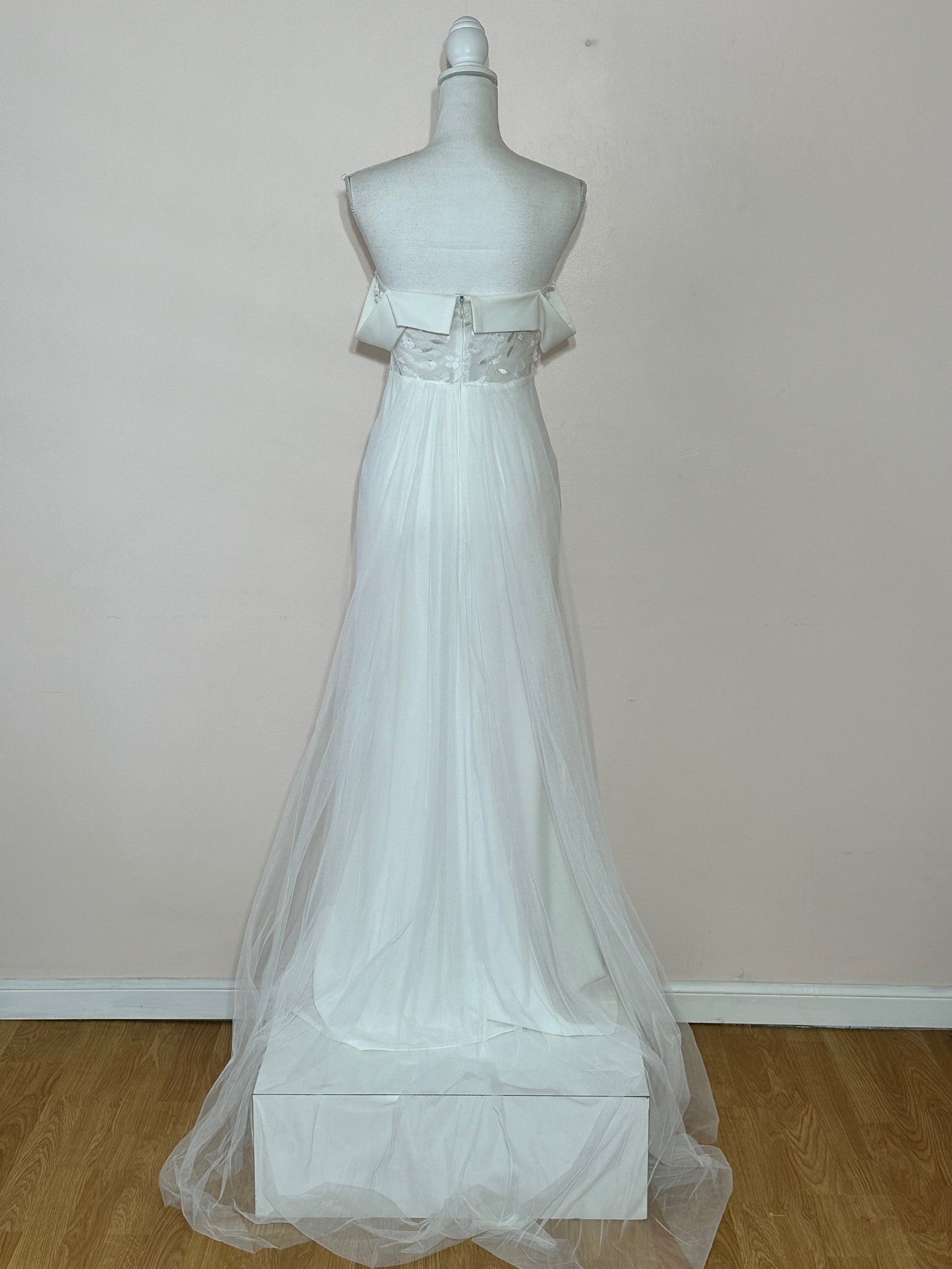 Vintage Ever Pretty White Off-Shoulder Wedding Gown with Net Train Size S / US 4 / IT 40 - 7 Thumbnail