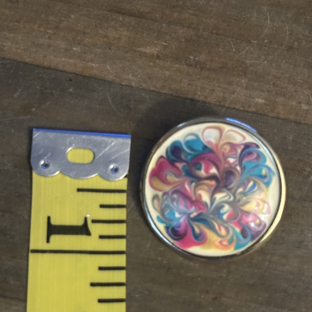 Vintage Vintage painted swirls clip on button earrings Size ONE SIZE - 2 Thumbnail
