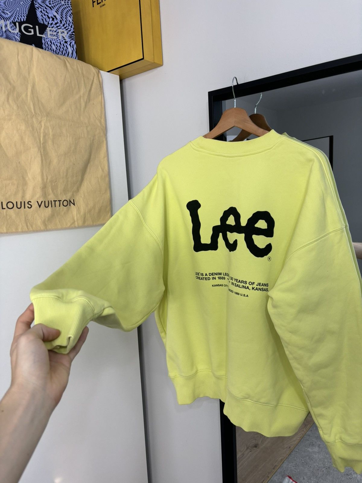 Lee × Vintage RARE Crazy Boxy Heavy Crewneck Sweatshirt Lee Big Logo USA Size US L / EU 52-54 / 3 - 1 Thumbnail