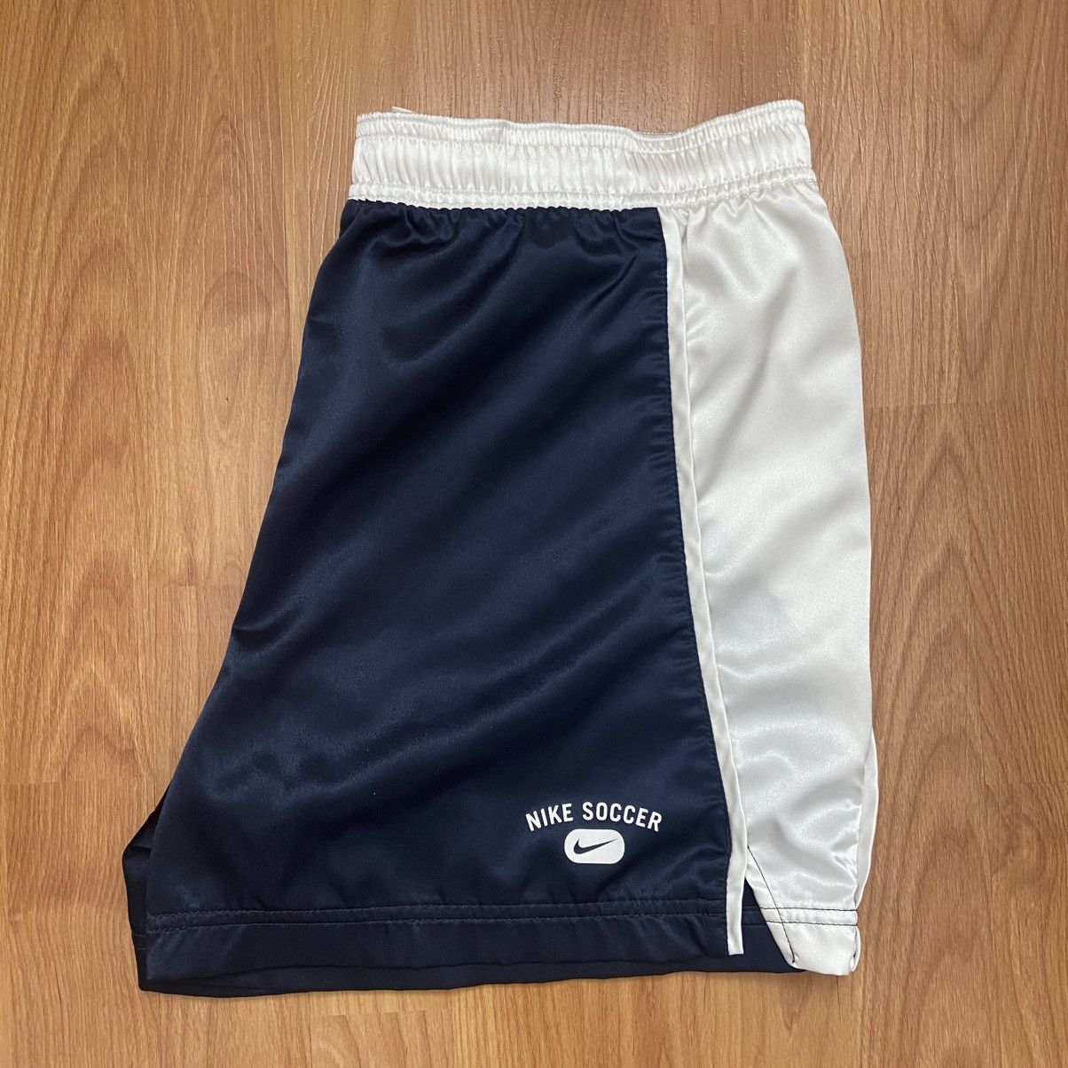 Nike Vintage Nike Soccer Logo Satin Shorts Size Men’s Small Size US 30 / EU 46 - 3 Thumbnail
