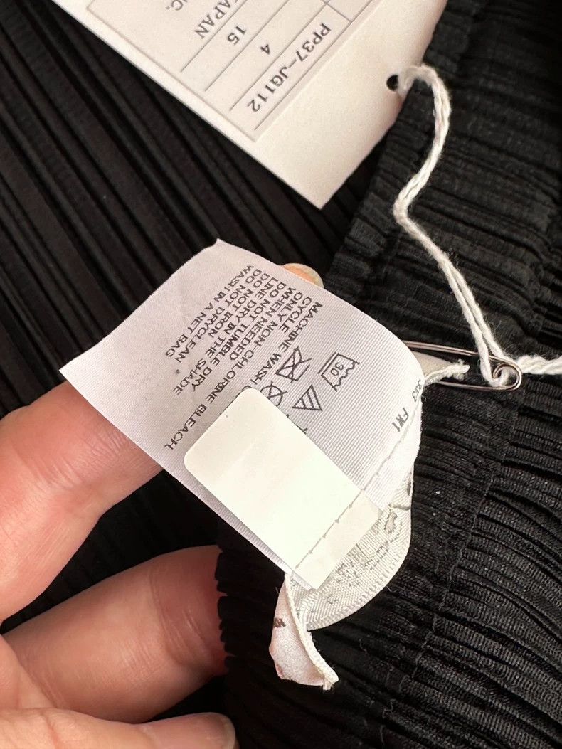 Issey Miyake Issey Miyake Black pleated skirt Size 26" / US 2 / IT 38 - 3 Thumbnail