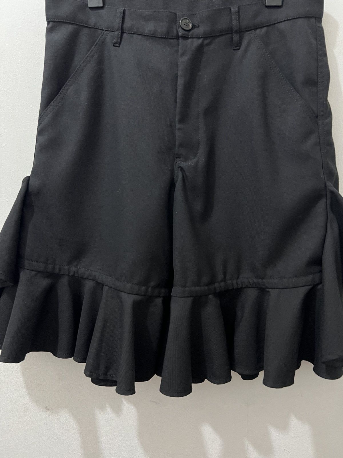 Comme des Garcons SHIRT Comme des Garçons Shirt - S/S’23 Bermuda Ruffled Shorts Size US 34 / EU 50 - 4 Thumbnail