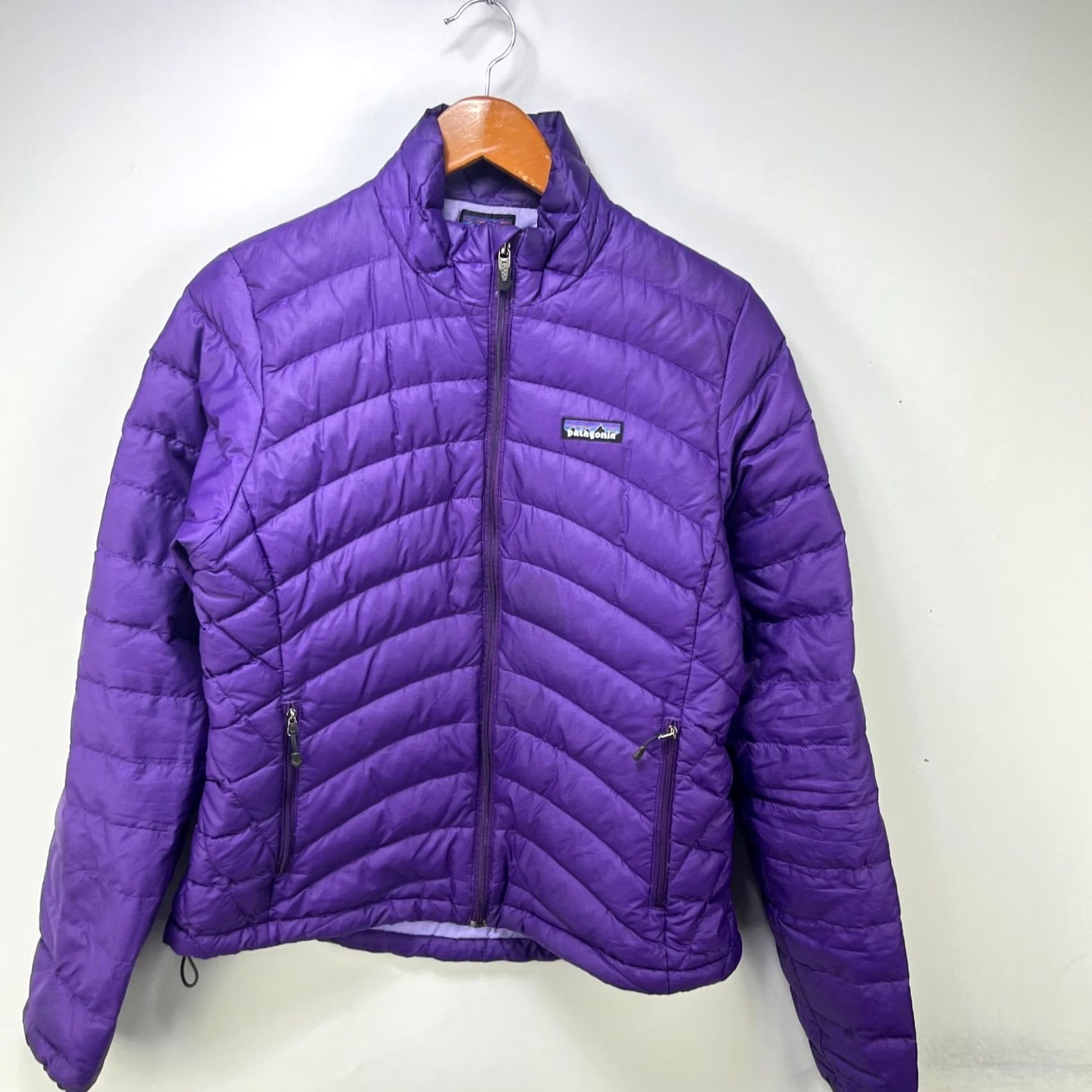 Patagonia VINTAGE Patagonia Lightweight Puffer Jacket Women M Purple 90s Sports Hip Hop Logo Embroidered Hooded All Seasons Size M / US 6-8 / IT 42-44 - 2 Thumbnail