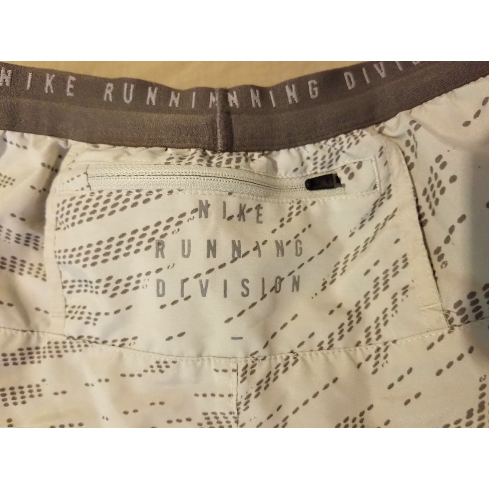 Nike Womens Nike Shorts S Small White Black Athletic Gym Workout Size 28" / US 6 / IT 42 - 3 Thumbnail