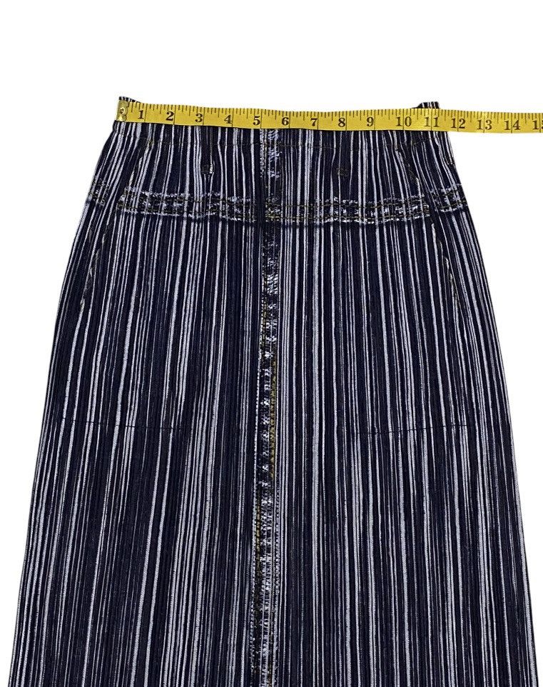 Pleats Please Issey Miyake Pleats Please Denim Patterned Pleated Midi Skirt Size 30" / US 8 / IT 44 - 13 Thumbnail