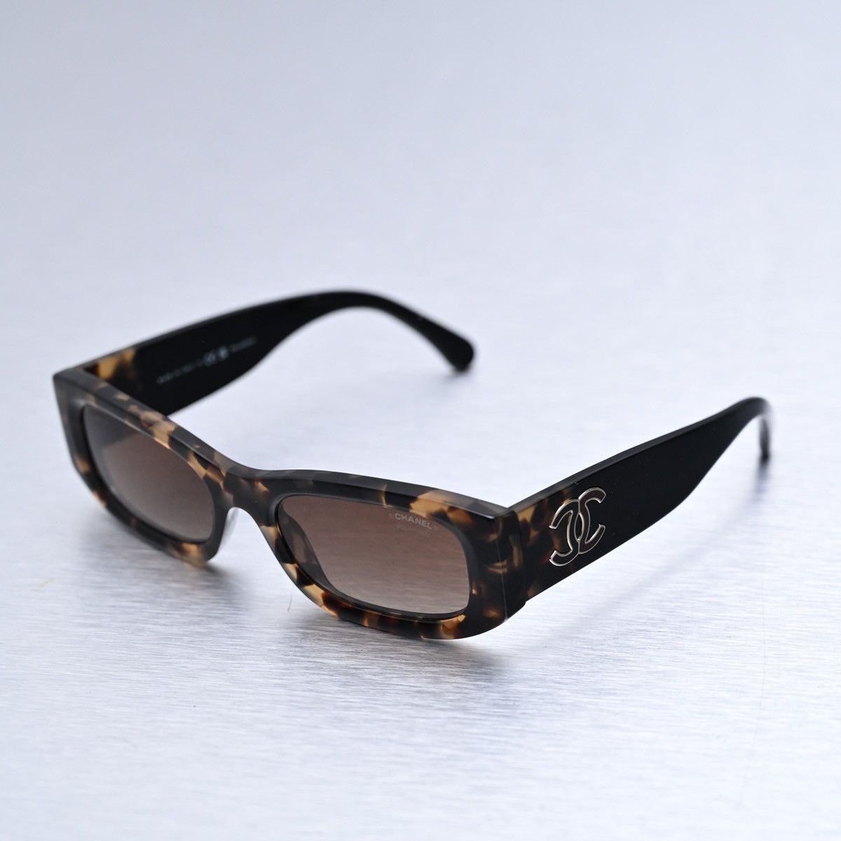 Chanel CHANEL 0CH5525 1770S9 SUNGLASSES Size ONE SIZE - 2 Thumbnail