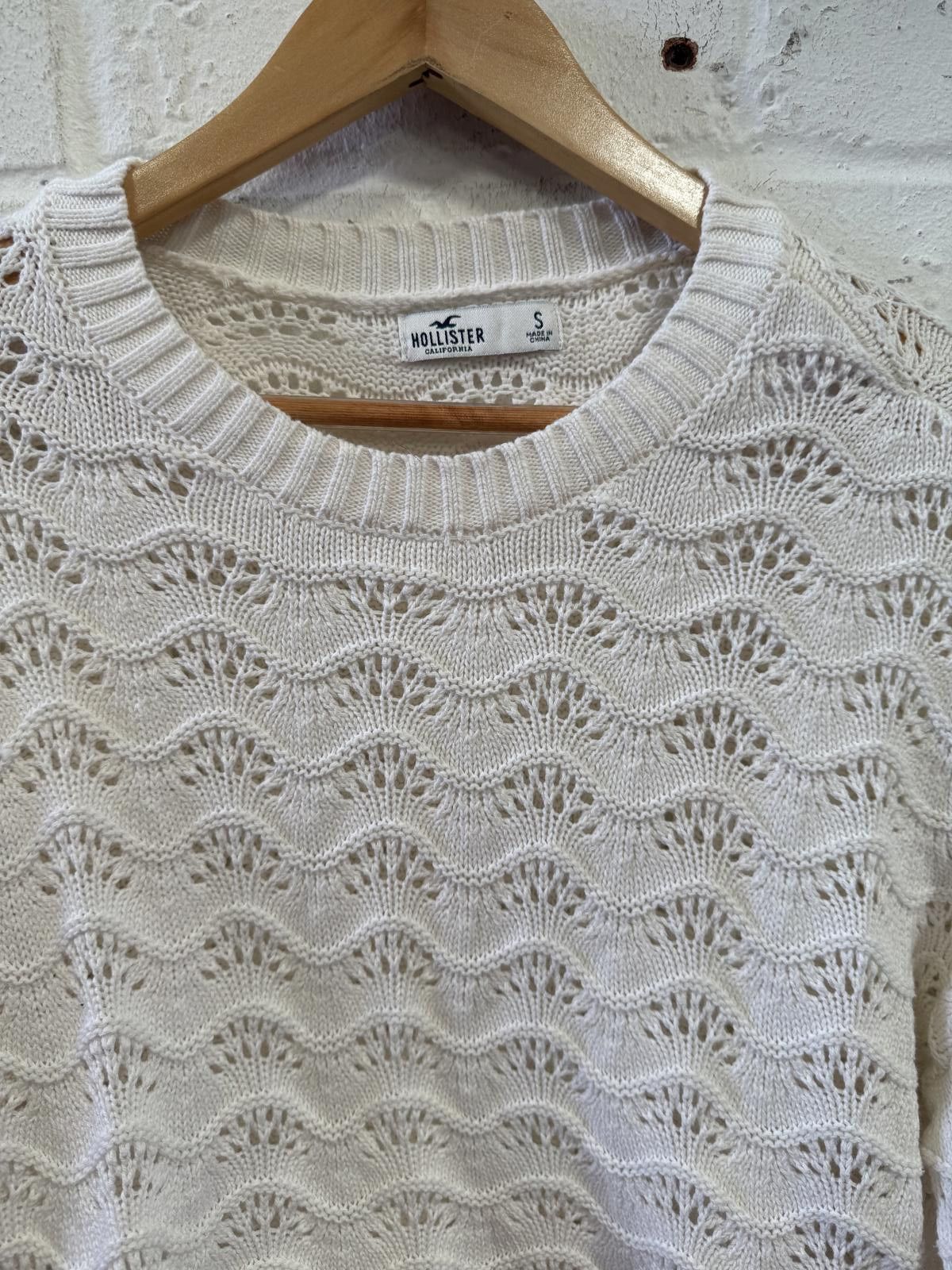 Hollister Hollister White Knit Sweater, Size Small Size S / US 4 / IT 40 - 2 Thumbnail