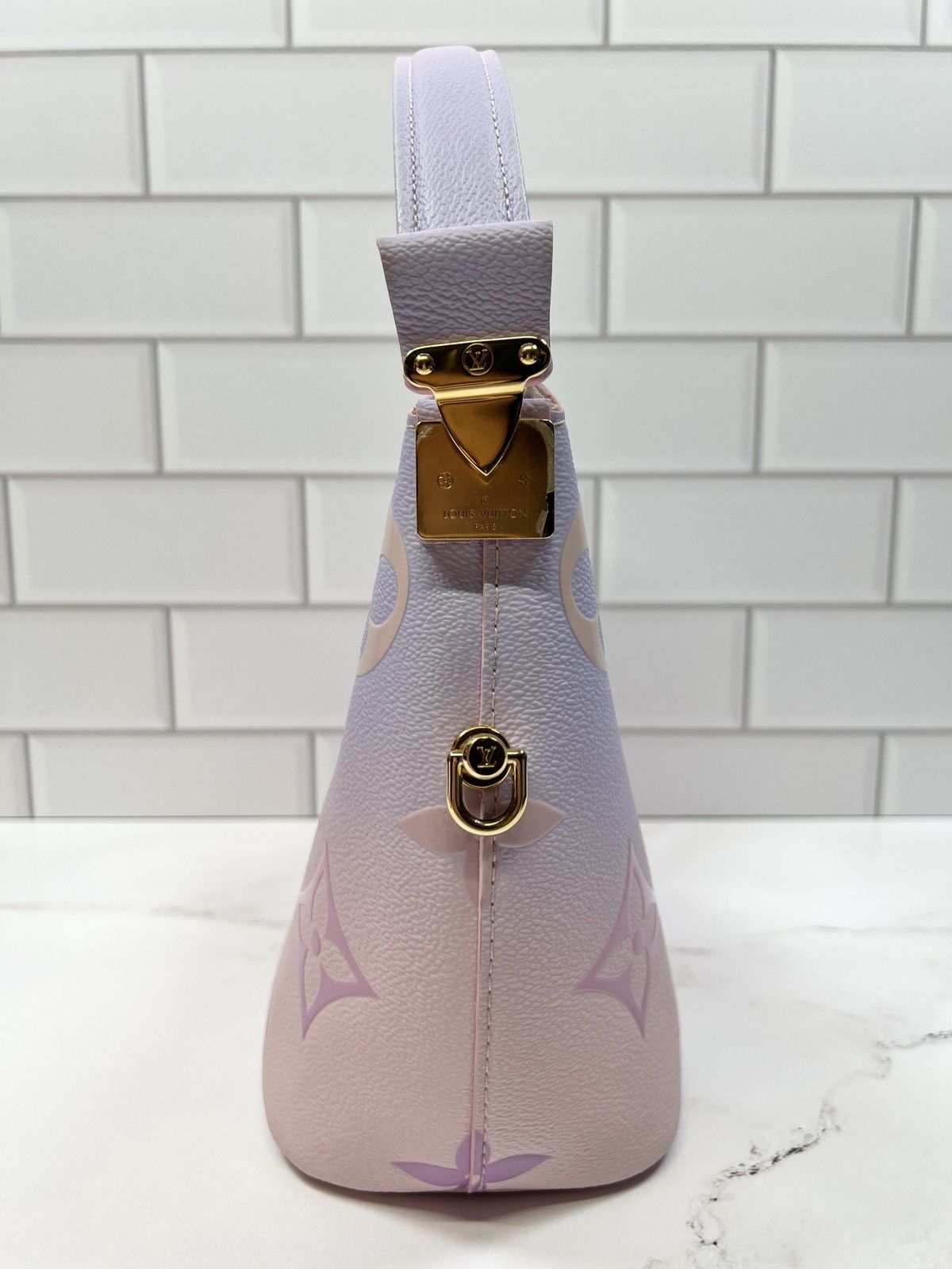 Louis Vuitton LV Louis Vuitton Giant Marshmallow Hobo Bag Handbag Purse Size ONE SIZE - 5 Thumbnail