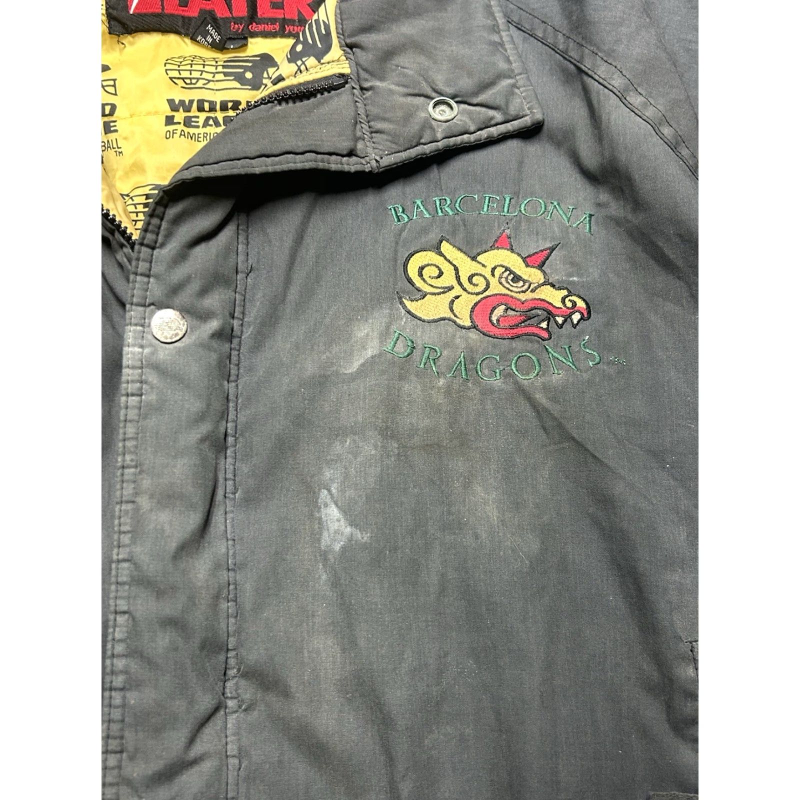 Pro Player VINTAGE Pro-player Puffer Jacket Barcslona Dragons distressed AS IS RARE large Size US L / EU 52-54 / 3 - 5 Thumbnail