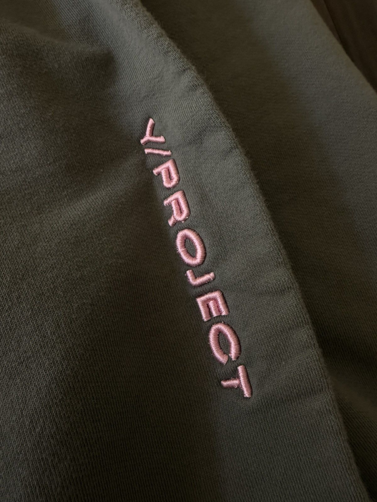 Y/Project Evergreen Pinched Log Shorts Grey/Pink Medium Size US 32 / EU 48 - 2 Thumbnail