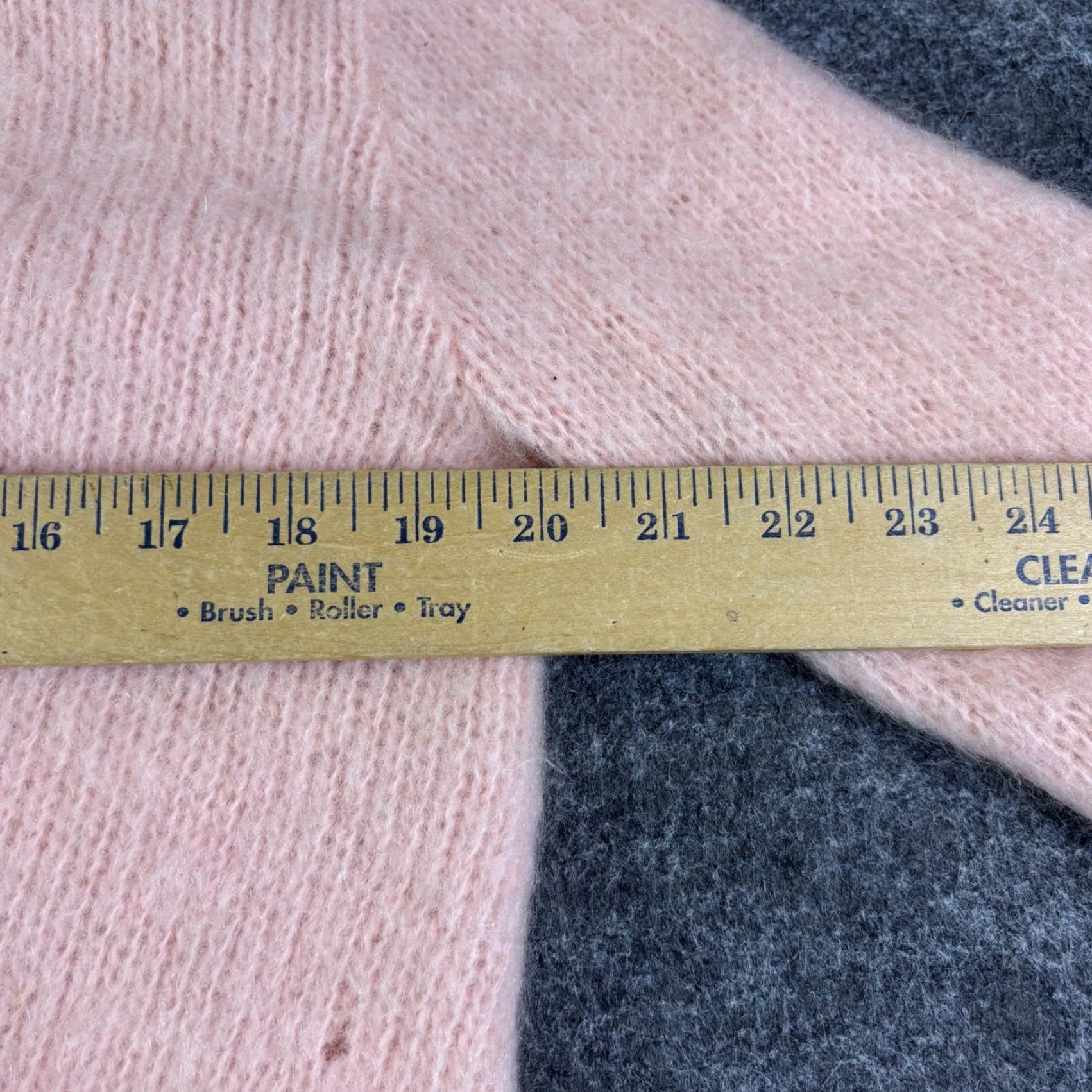 Vintage VINTAGE Vardon Soft Pink Fuzzy Mohair Blend Cardigan Sweater Women's S Pink 90s Button Size S / US 4 / IT 40 - 3 Thumbnail
