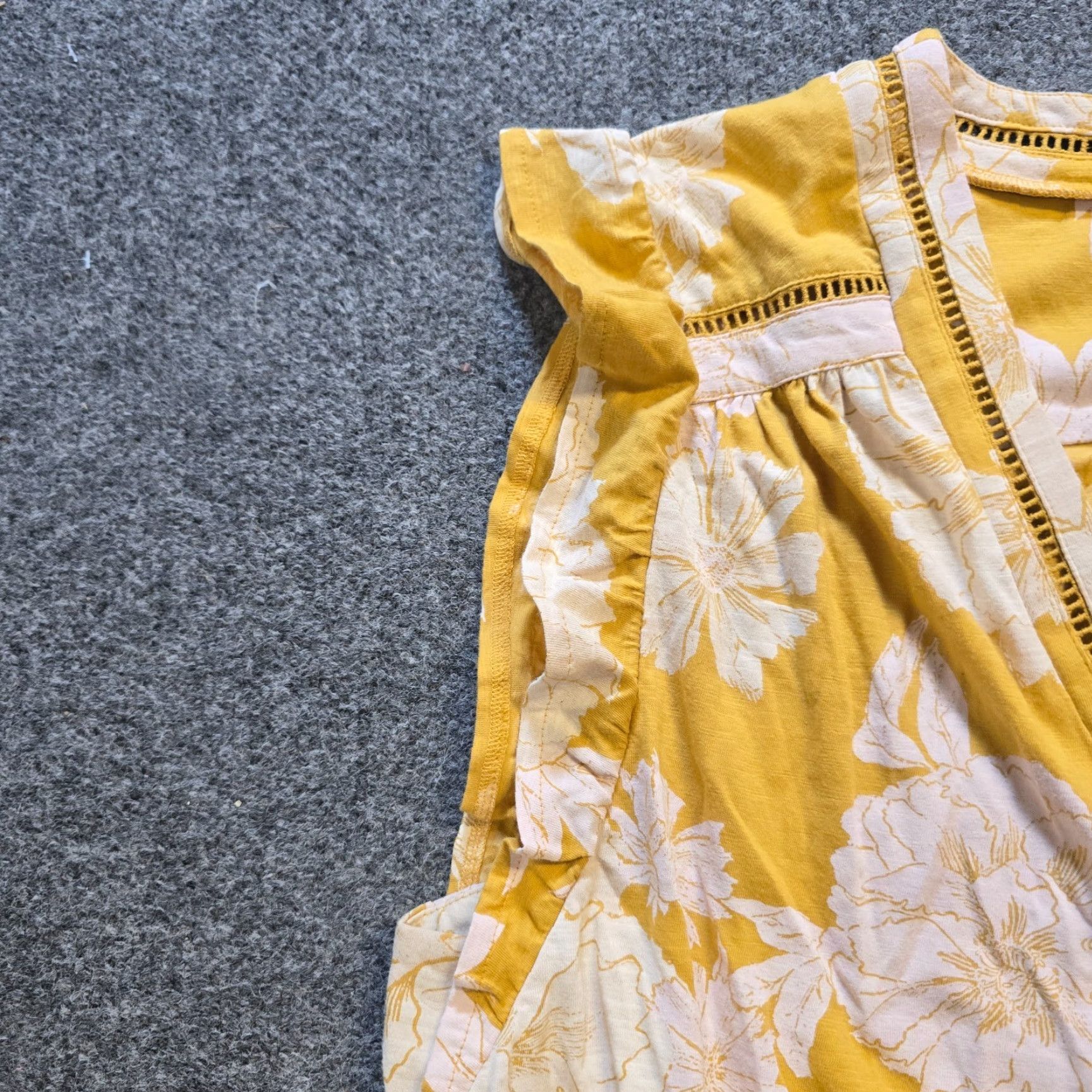 FatFace Fat Face Top Womens 16 Yellow Floral V Neck Short Sleeve Tie Boho Casual Shirt Size XXL / US 16-18 / IT 52-54 - 4 Thumbnail