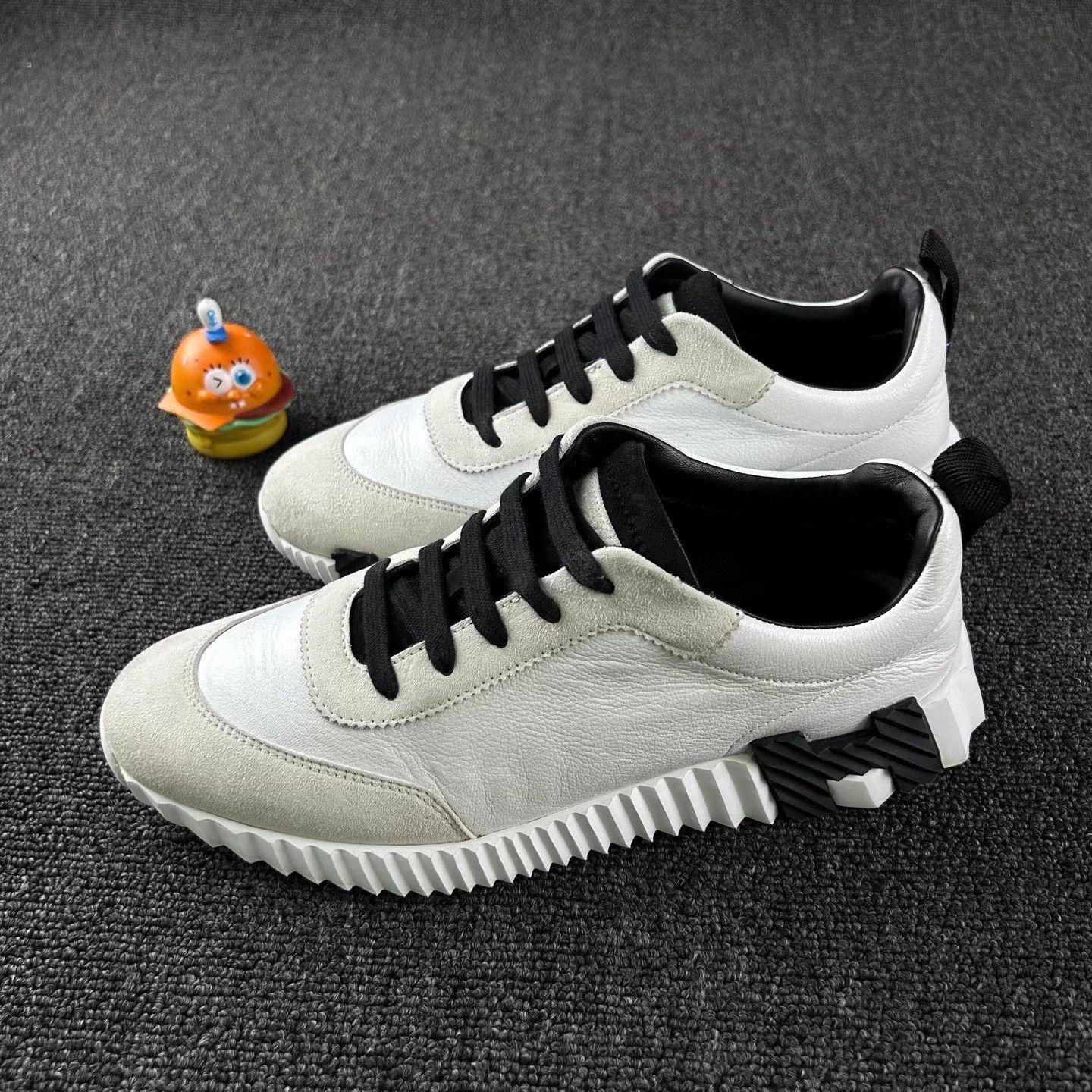 Hermes Hermes white sneakers worn a few times 39 Size US 8 / IT 38 - 1 Thumbnail