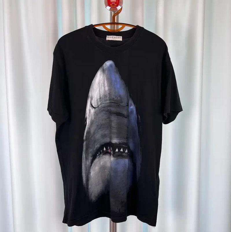 Givenchy Givenchy Black Men's T-Shirt with Shark Design 0089 Size US S / EU 44-46 / 1 - 1 Thumbnail