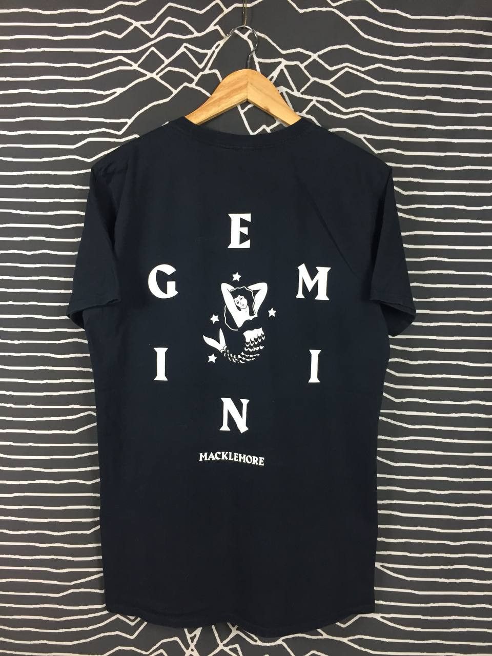 Band Tees × Rap Tees × Vintage Macklemore American Rapper Gemini Studio Album Tee Size US M / EU 48-50 / 2 - 4 Thumbnail