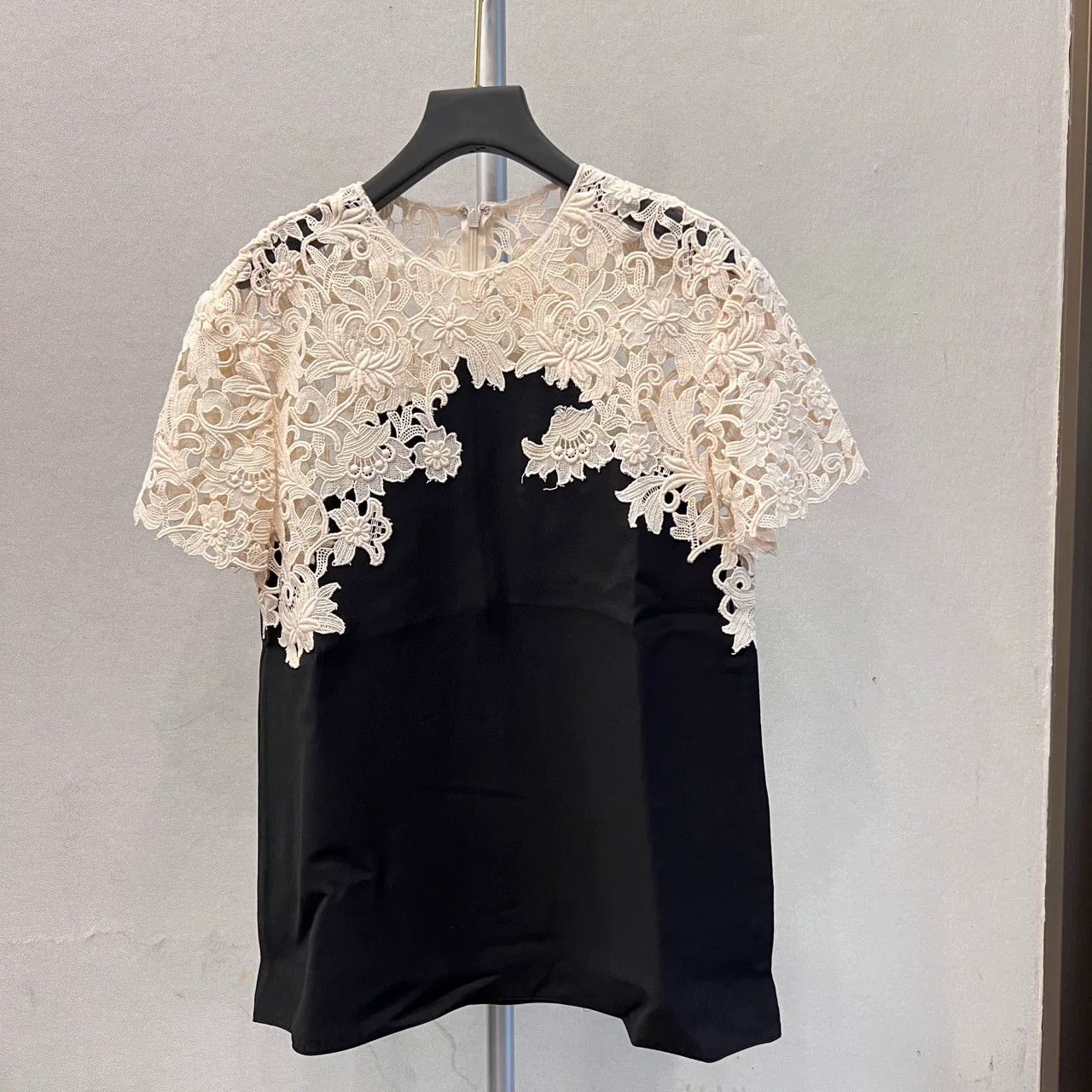 Valentino Valentino Silk Wool Lace Short Sleeve Size US M / EU 48-50 / 2 - 1 Thumbnail