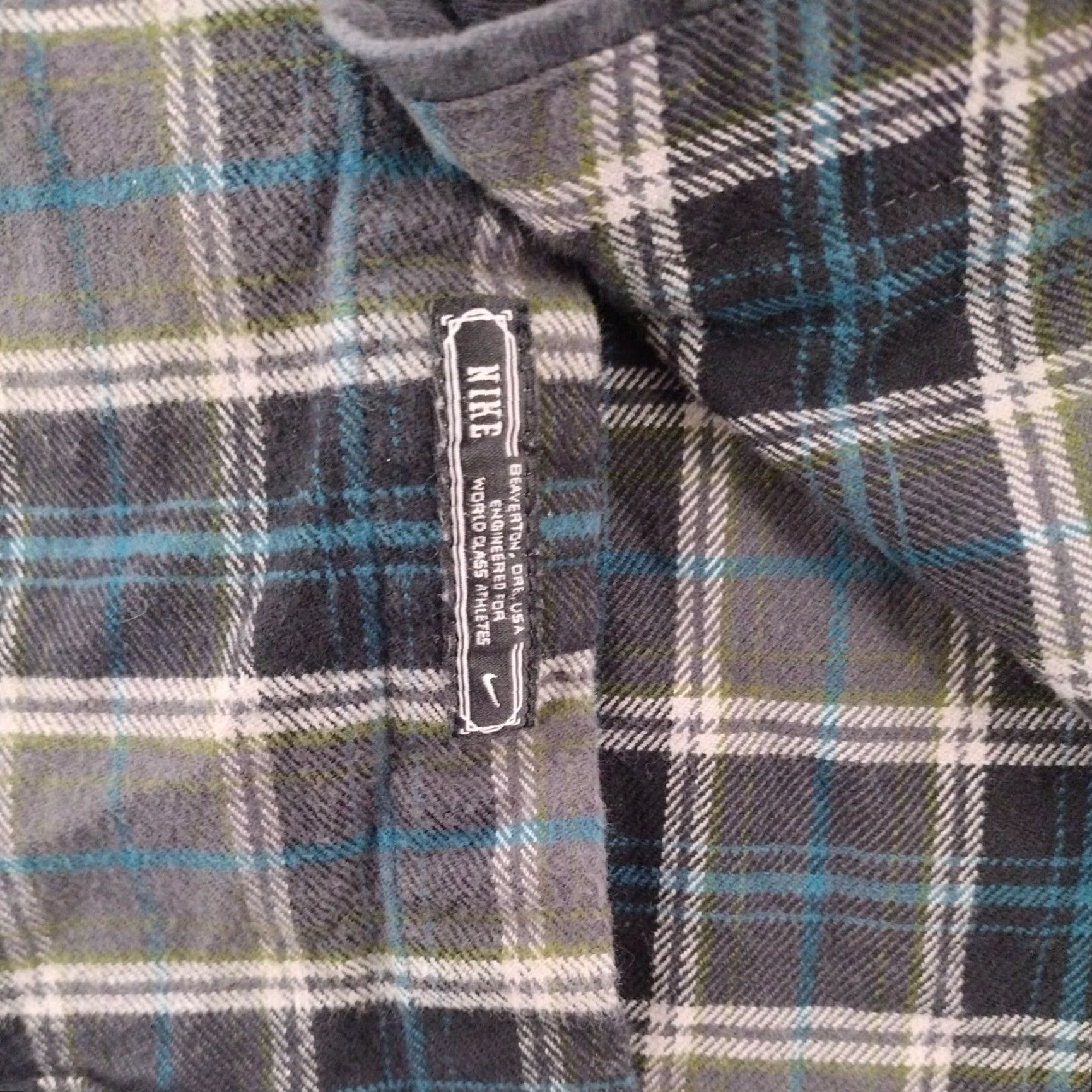Nike Nike Shirt Mens Small Blue Plaid Flannel Button-Up Size US S / EU 44-46 / 1 - 5 Thumbnail