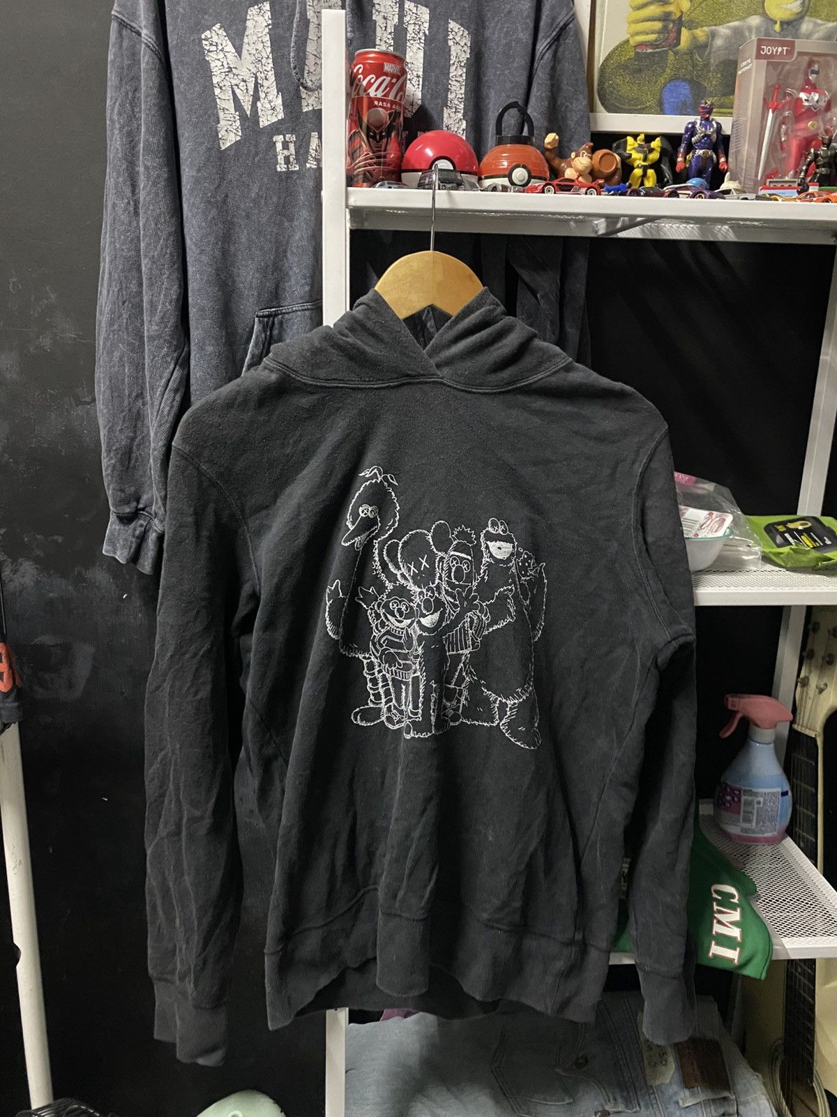 Kaws × Uniqlo UNIQLO X KAWS X SESAME STREET Size US S / EU 44-46 / 1 - 1 Thumbnail