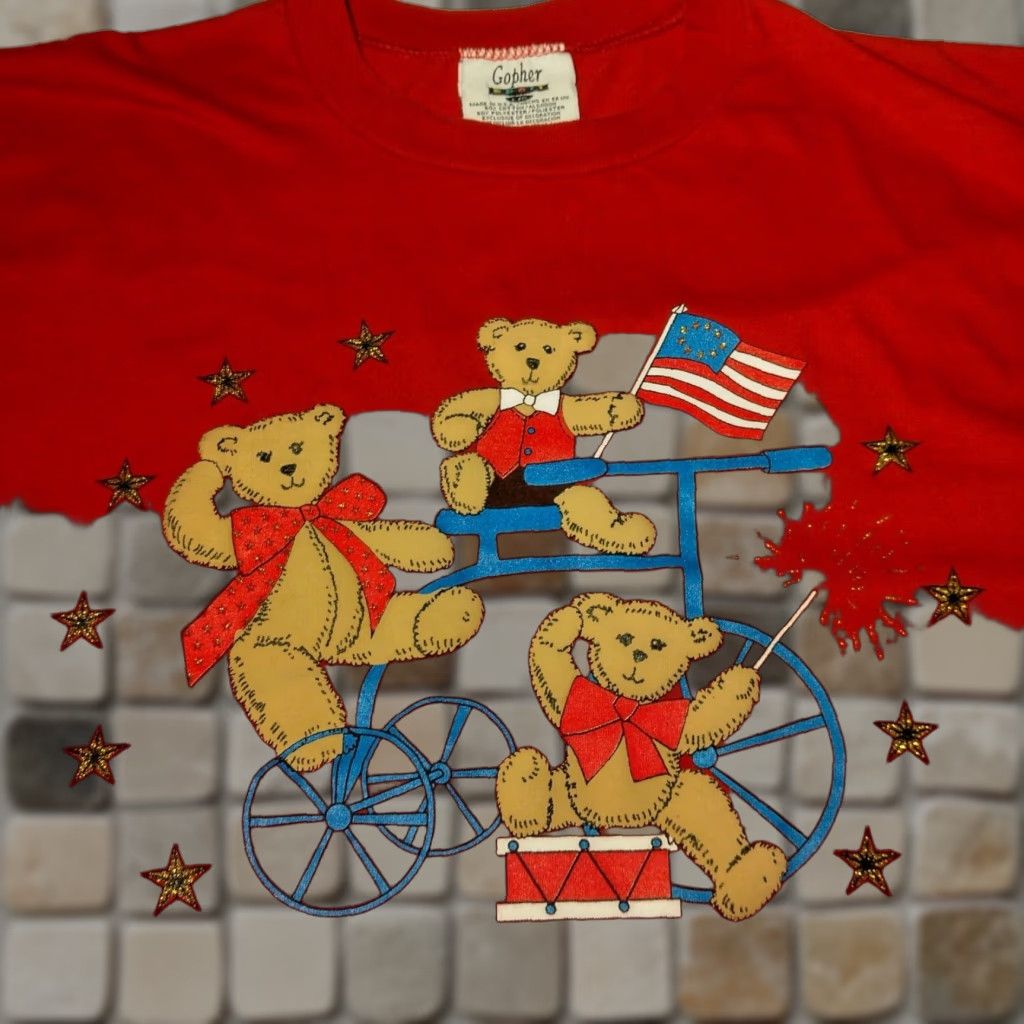 Vintage VINTAGE Gopher Sport T-Shirt USA Patriotic Bicycle Teddy Bear Cropped Short Sleeve Red Large Women Size L Size L / US 10 / IT 46 - 1 Thumbnail