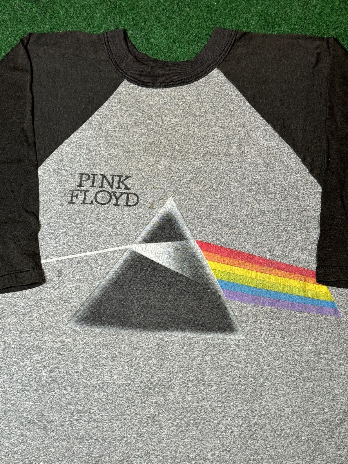 Band Tees × Signal Sport × Vintage Vintage 80s Pink Floyd RARE Dark Side Moon Raglan T Shirt Size US M / EU 48-50 / 2 - 2 Thumbnail