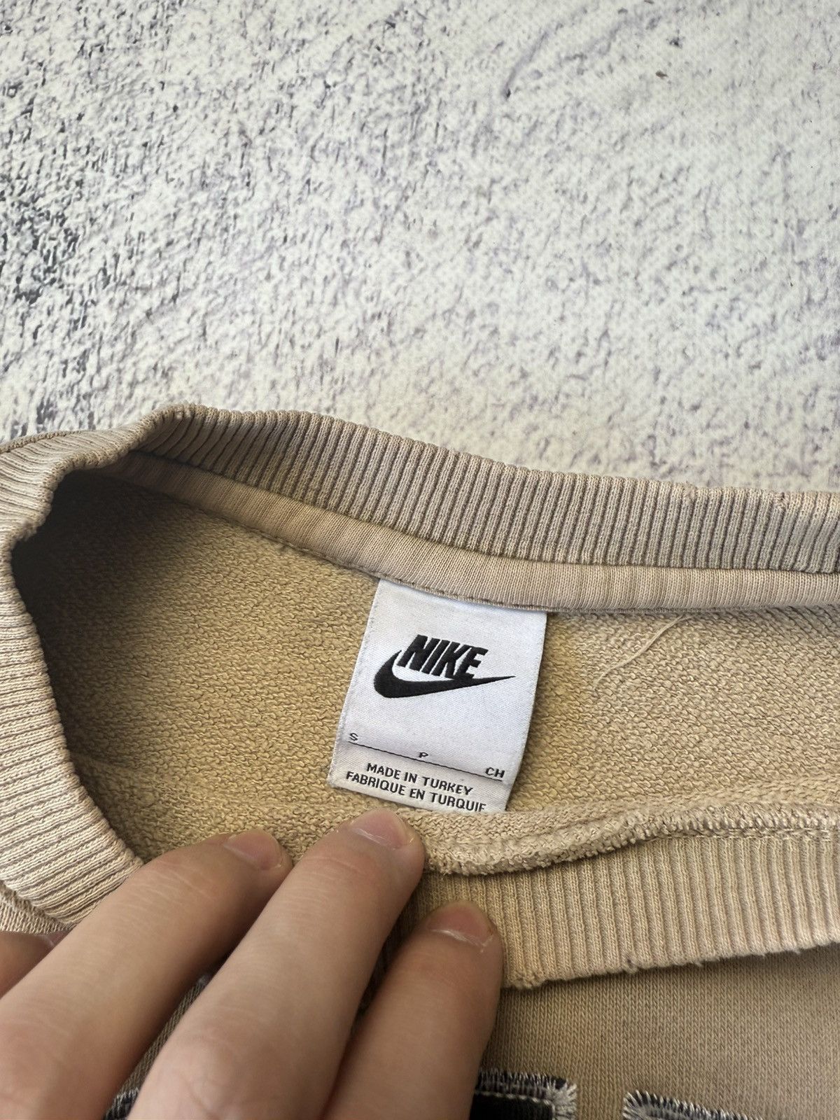 Nike VINTAGE 90s NIKE DISTRESSED CENTER LOGO SWEATSHIRTS CREWNECK Size US S / EU 44-46 / 1 - 8 Thumbnail
