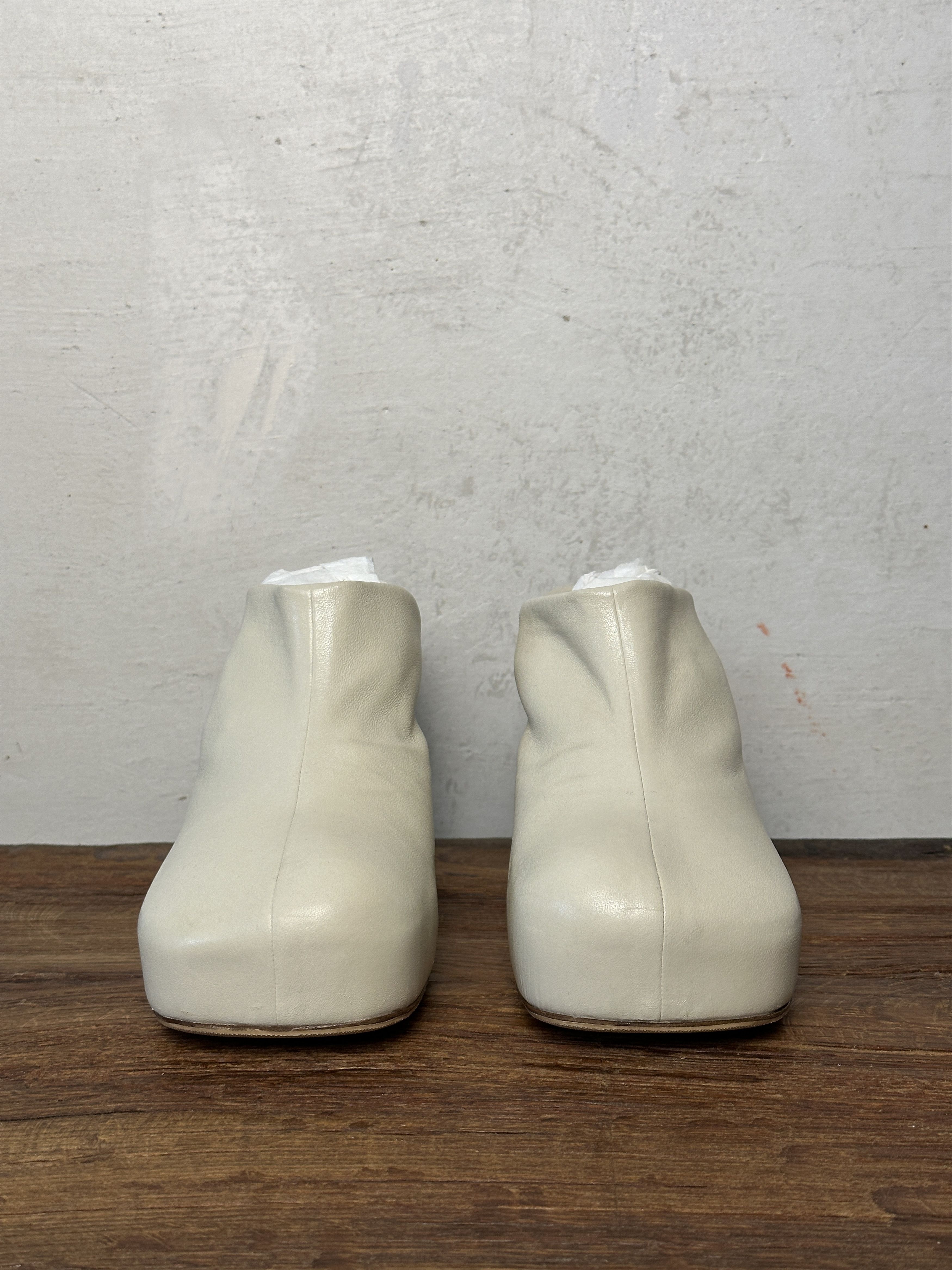 Bottega Veneta Bottega Veneta The Bold Ladies White Mules Size US 9 / IT 39 - 7 Thumbnail