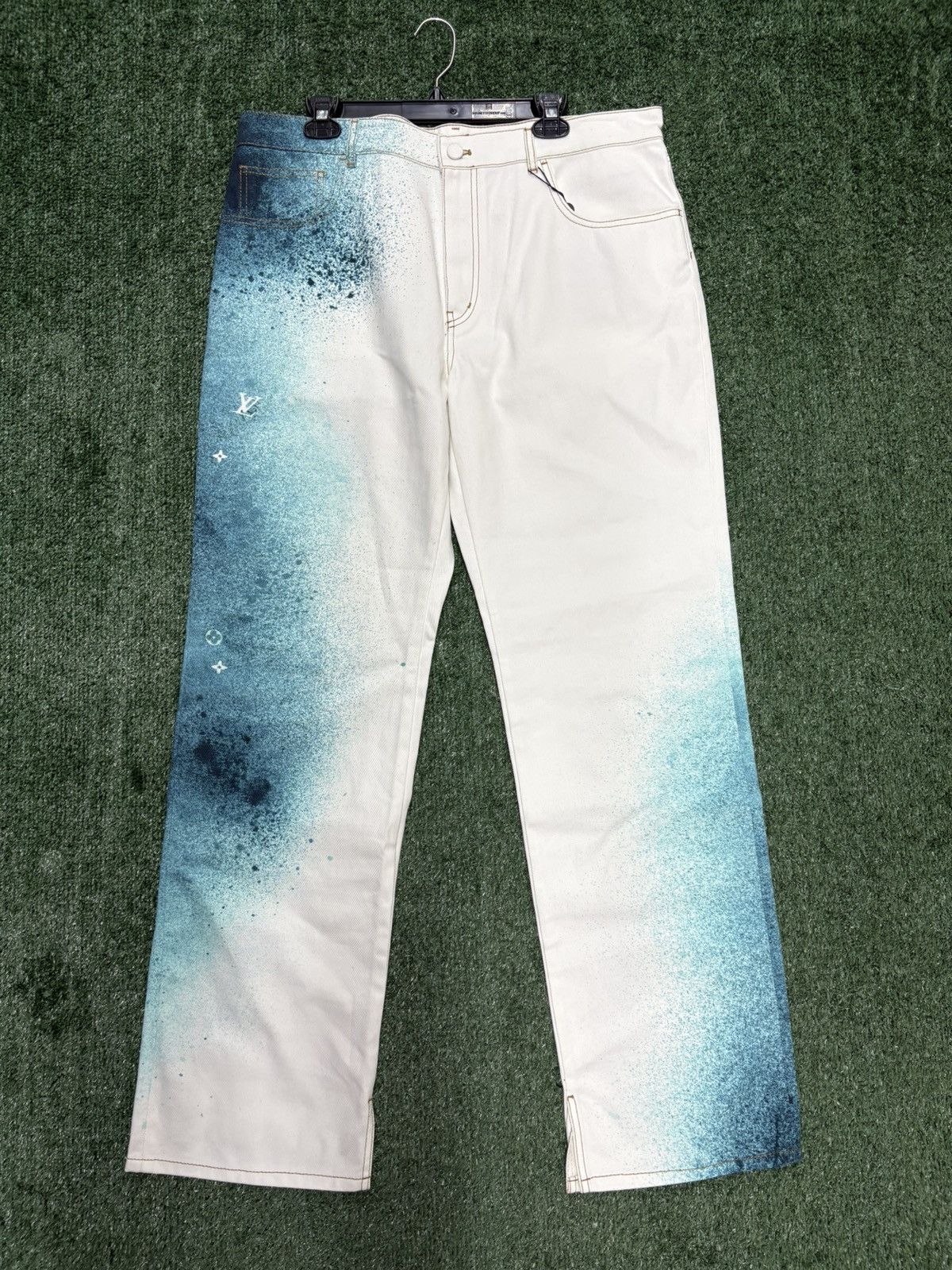 Louis Vuitton Louis Vuitton LV Spray Denim Pants White Blue Jeans Size 38 Size US 38 / EU 54 - 1 Thumbnail